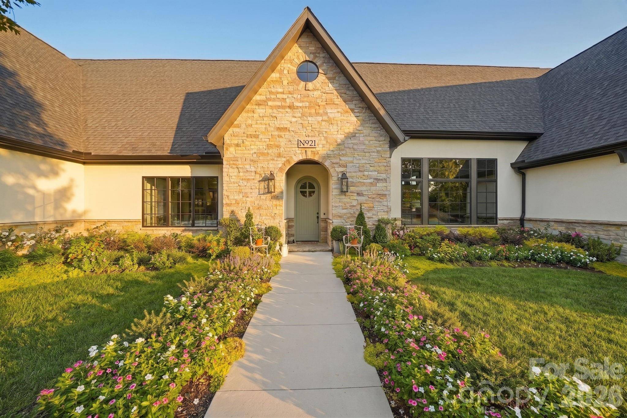 21 Evian CT, Asheville, NC 28804