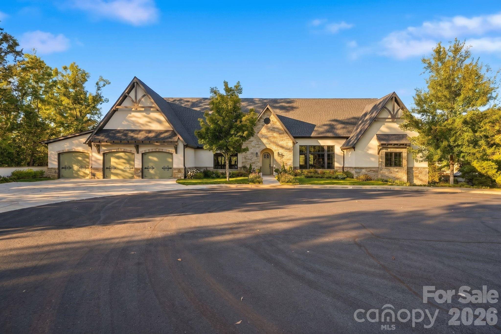 21 Evian CT, Asheville, NC 28804