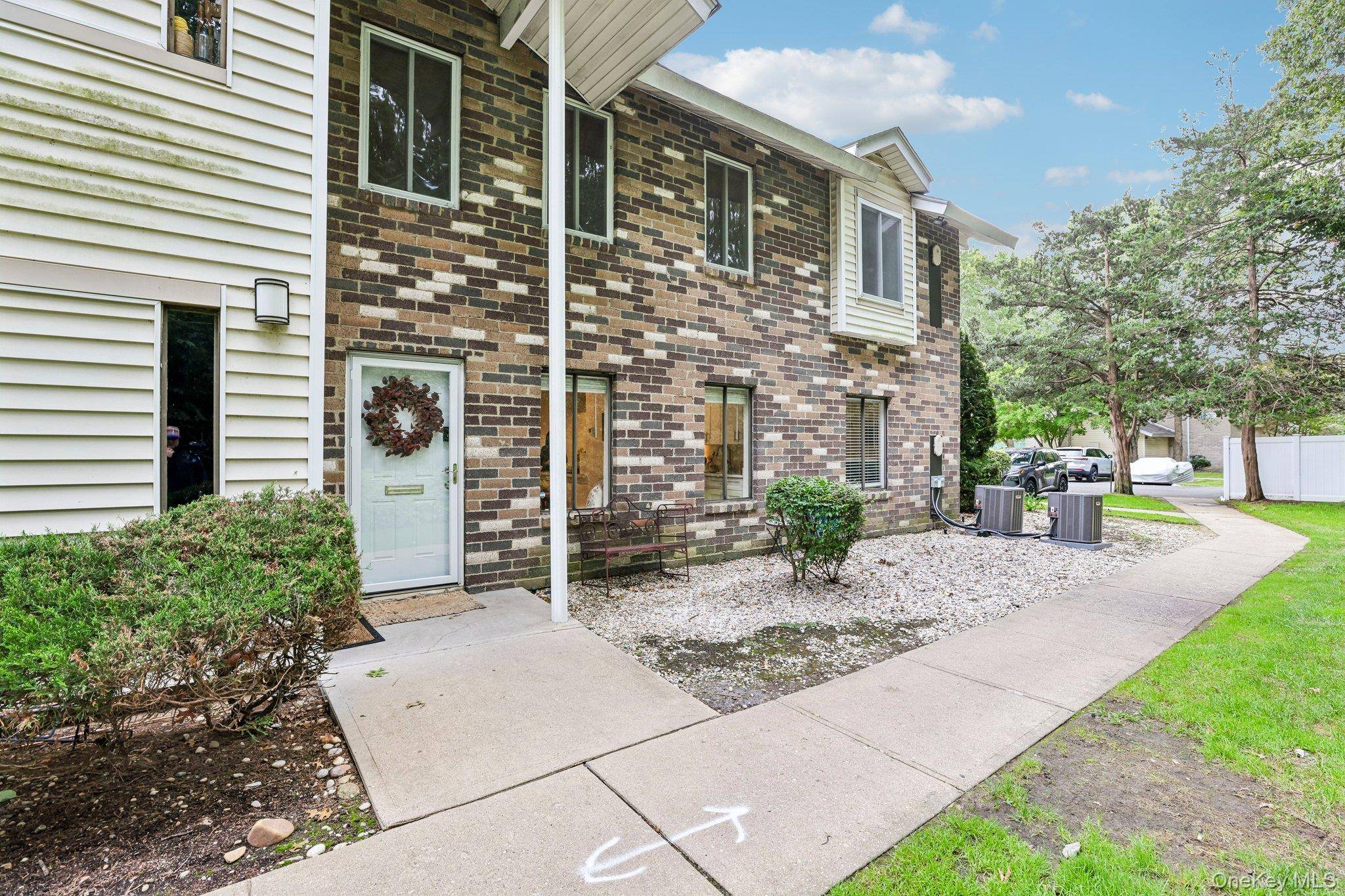1 Houston CT #H1, Coram, NY 11727