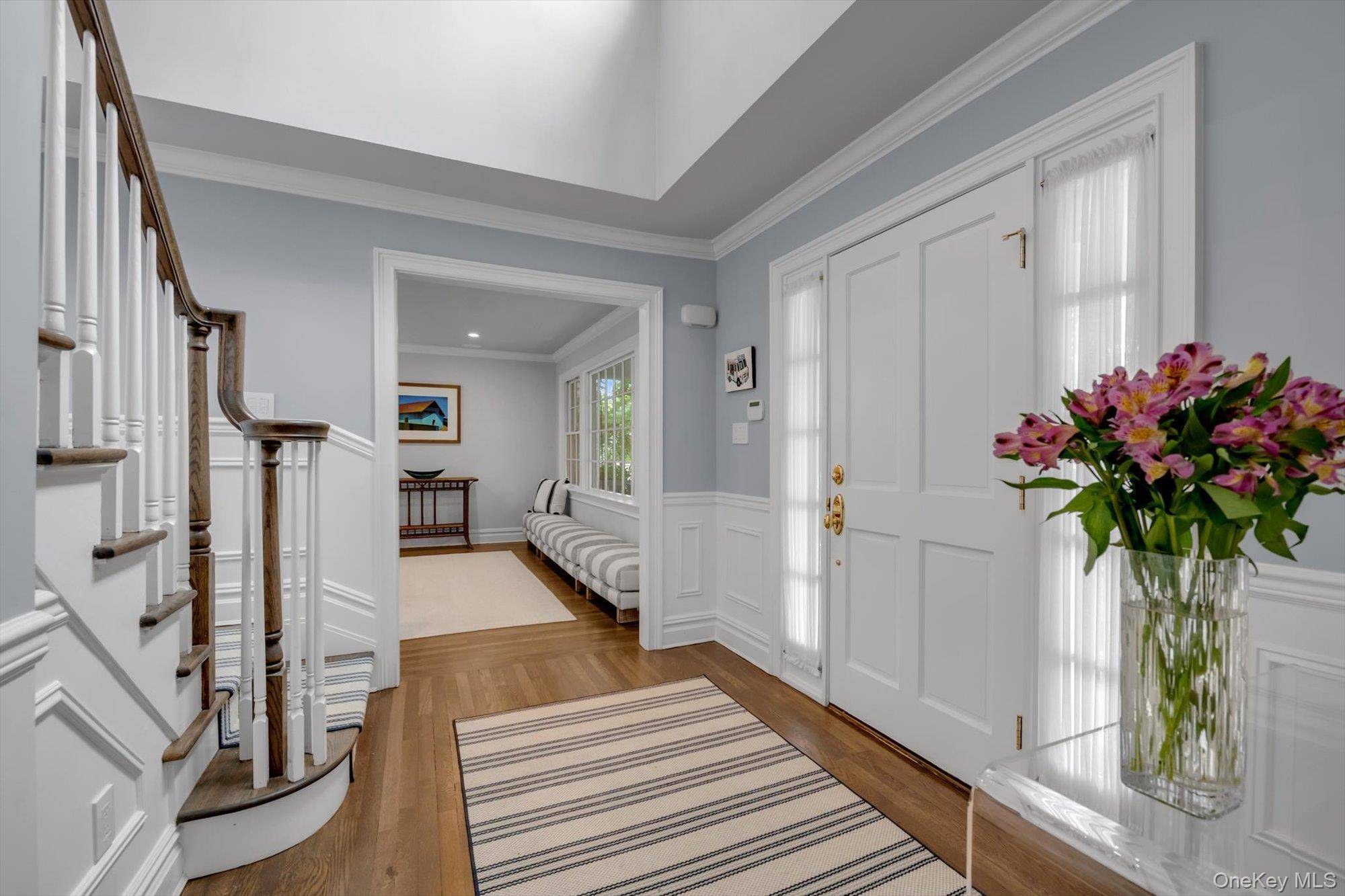 4 Sunset LN, Port Washington, NY 11050