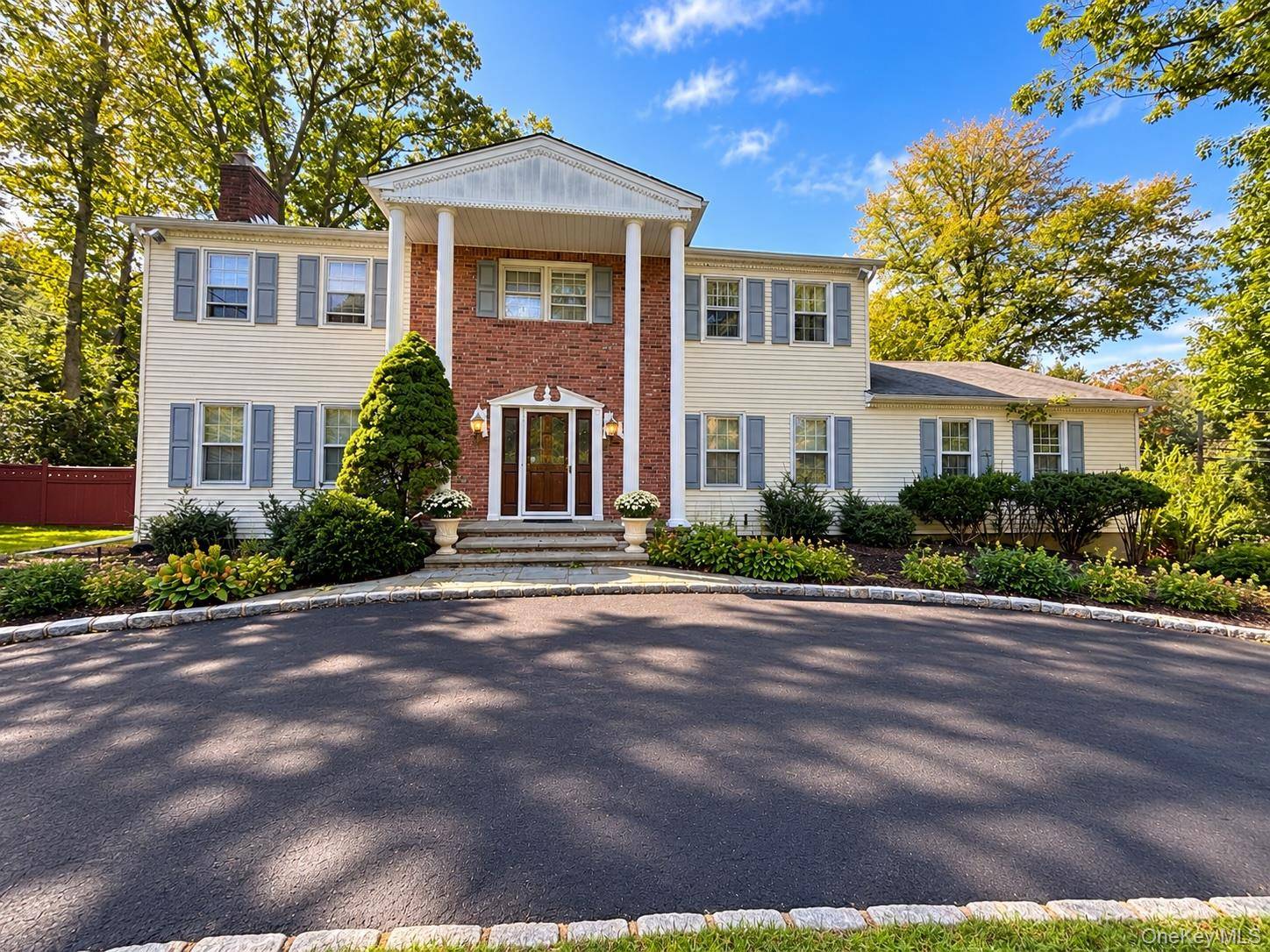 39 Orchard CT, Woodbury, NY 11797