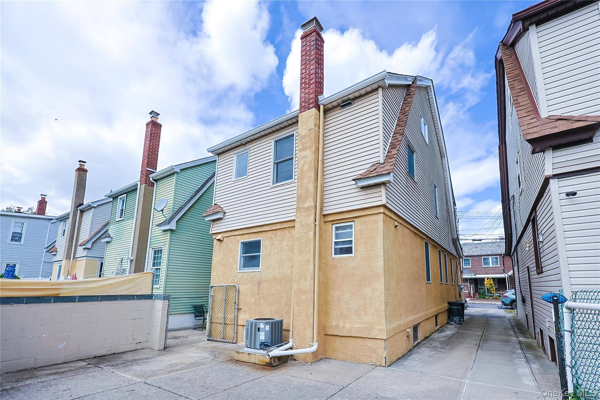 161-24 84th AVE, Jamaica Hills, NY 11432