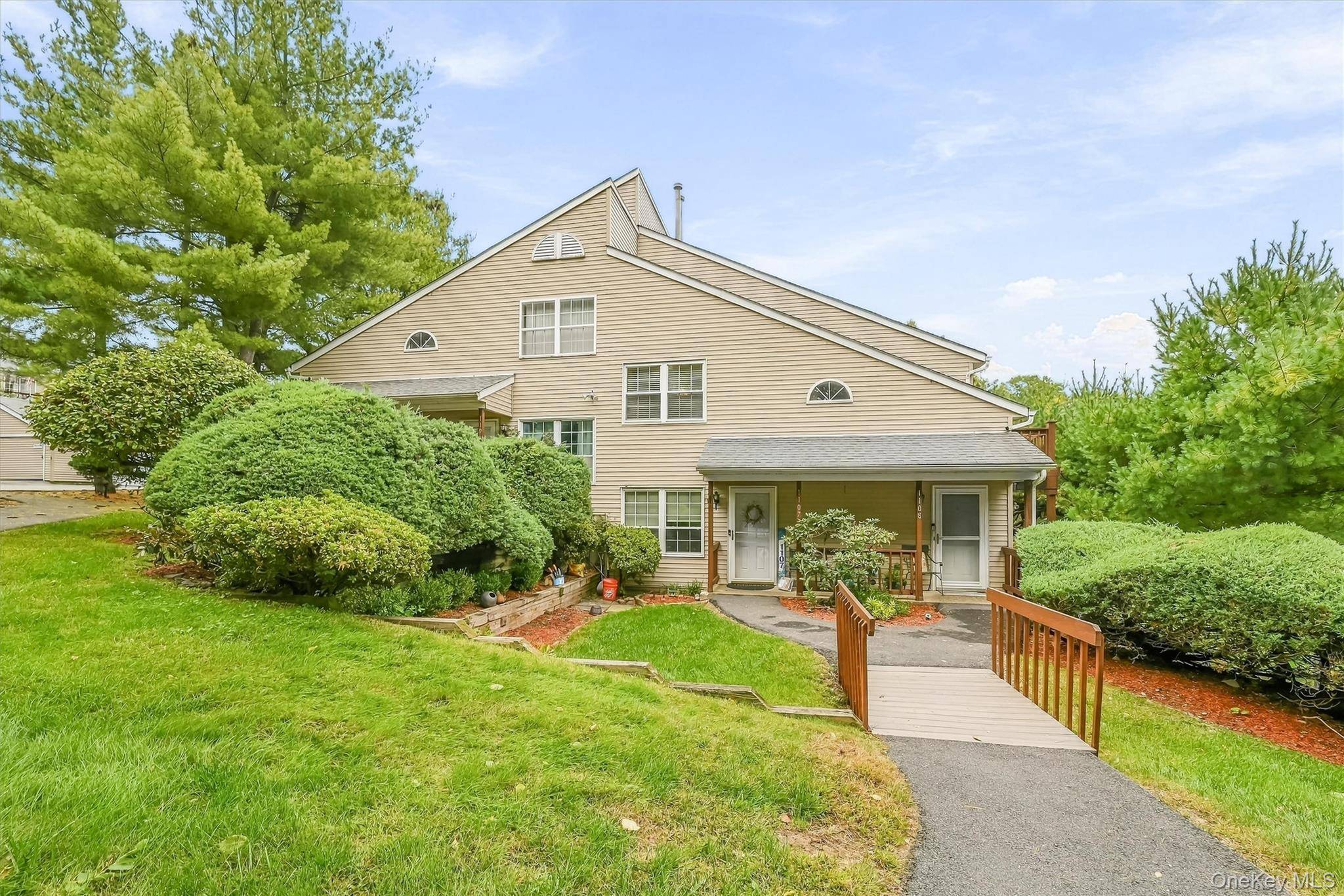 1108 Evergreen CT #65, Woodbury, NY 10930