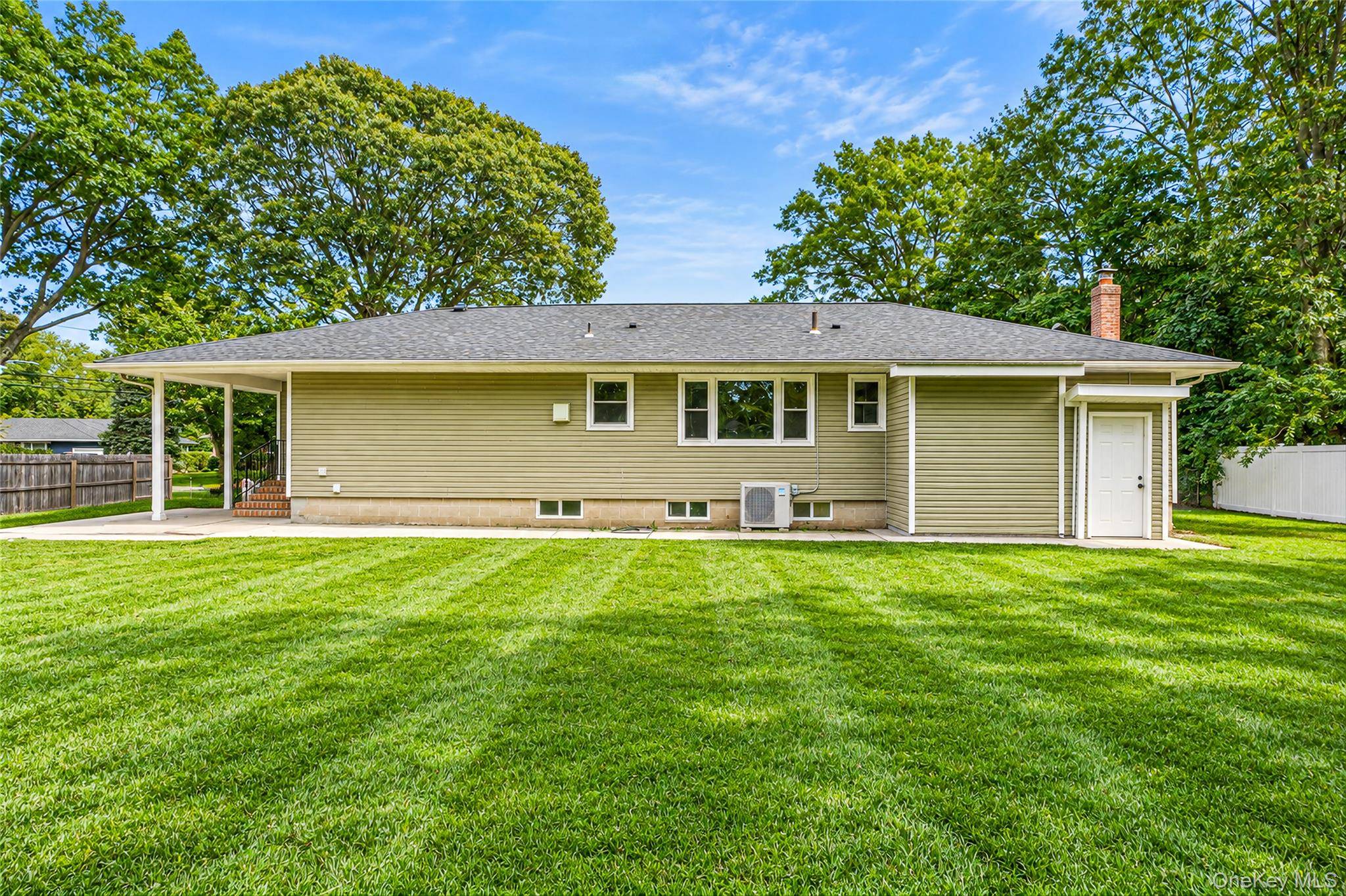 132 Smith AVE, Holbrook, NY 11741