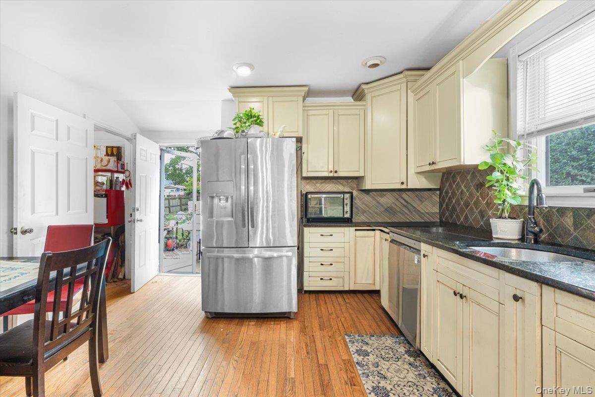 25 3rd AVE, Central Islip, NY 11722
