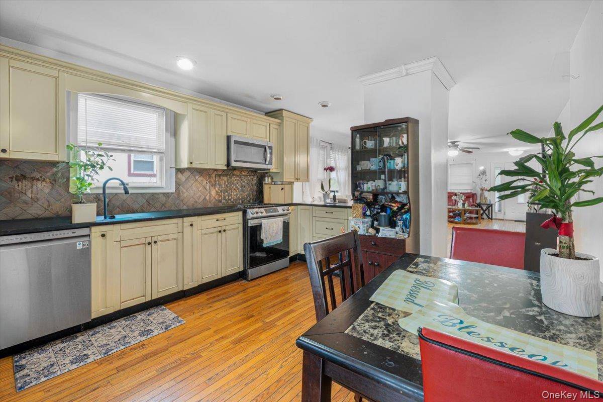 25 3rd AVE, Central Islip, NY 11722