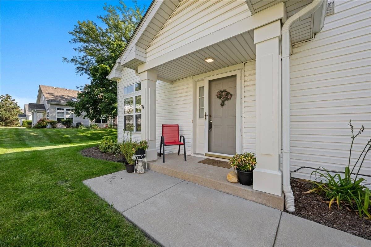 1641 Abington LN, North Aurora, IL 60542