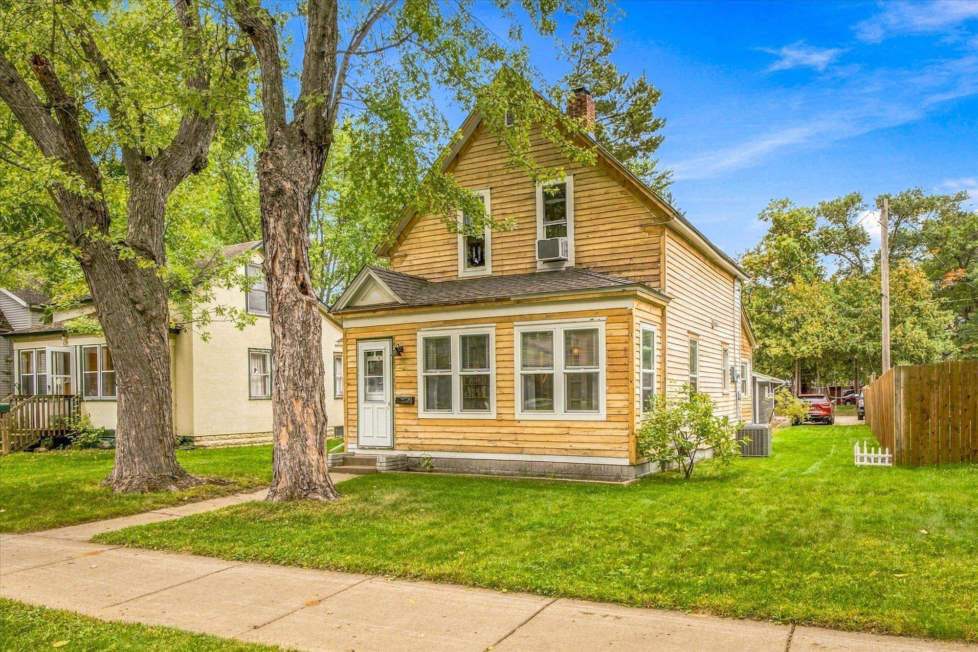 637 3rd AVE SW, Cambridge, MN 55008
