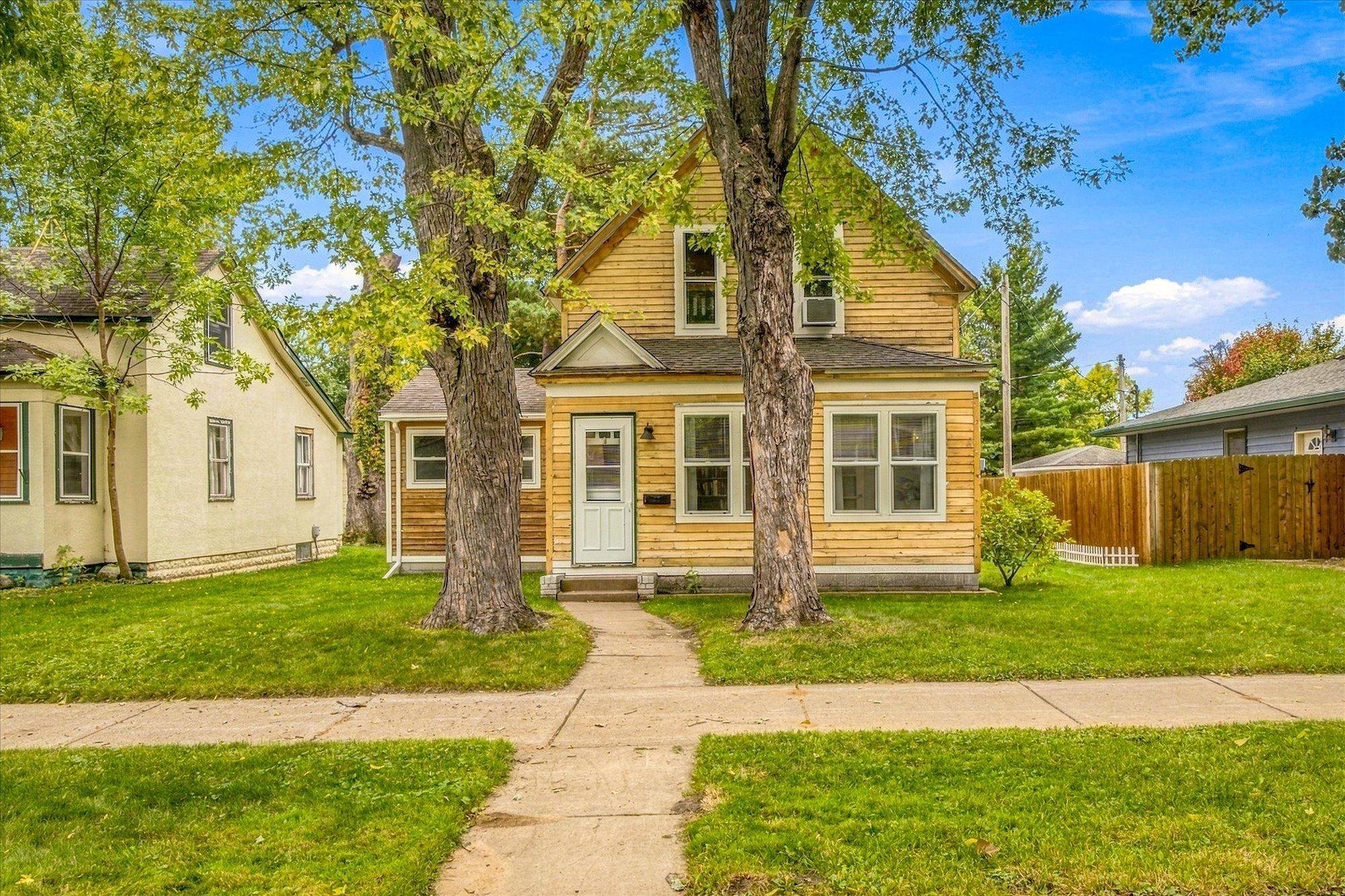 637 3rd AVE SW, Cambridge, MN 55008