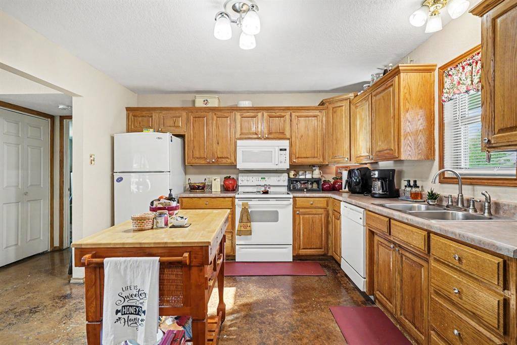 7445 County Road 305, Grandview, TX 76050