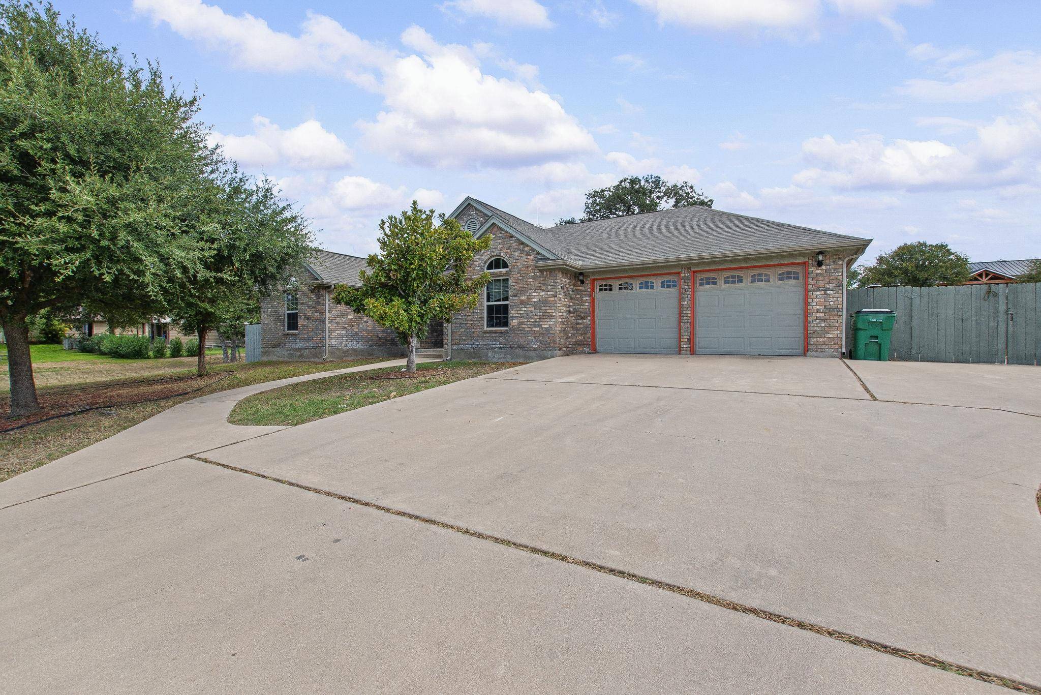 150 Chesterfield DR, Kingsland, TX 78639