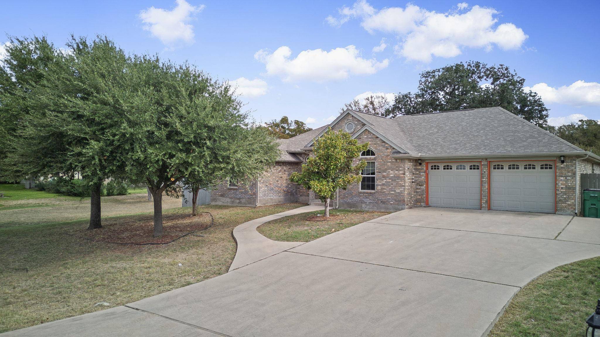 150 Chesterfield DR, Kingsland, TX 78639