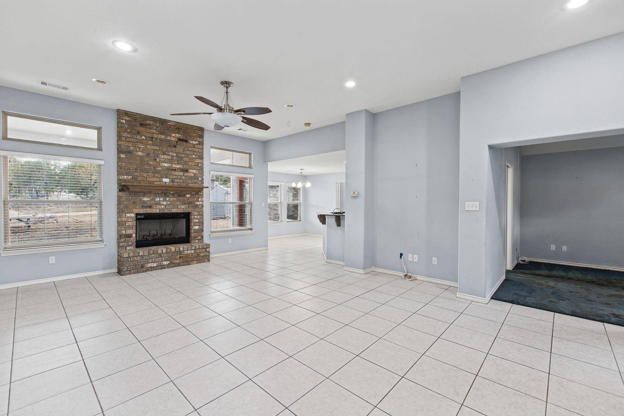 150 Chesterfield DR, Kingsland, TX 78639