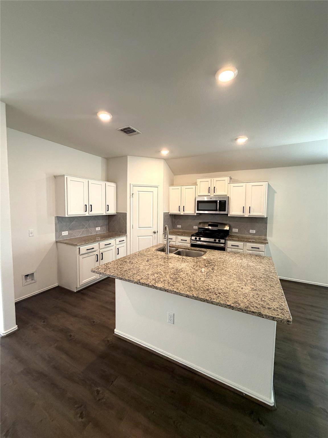 15400 Summer Ray DR, Del Valle, TX 78617