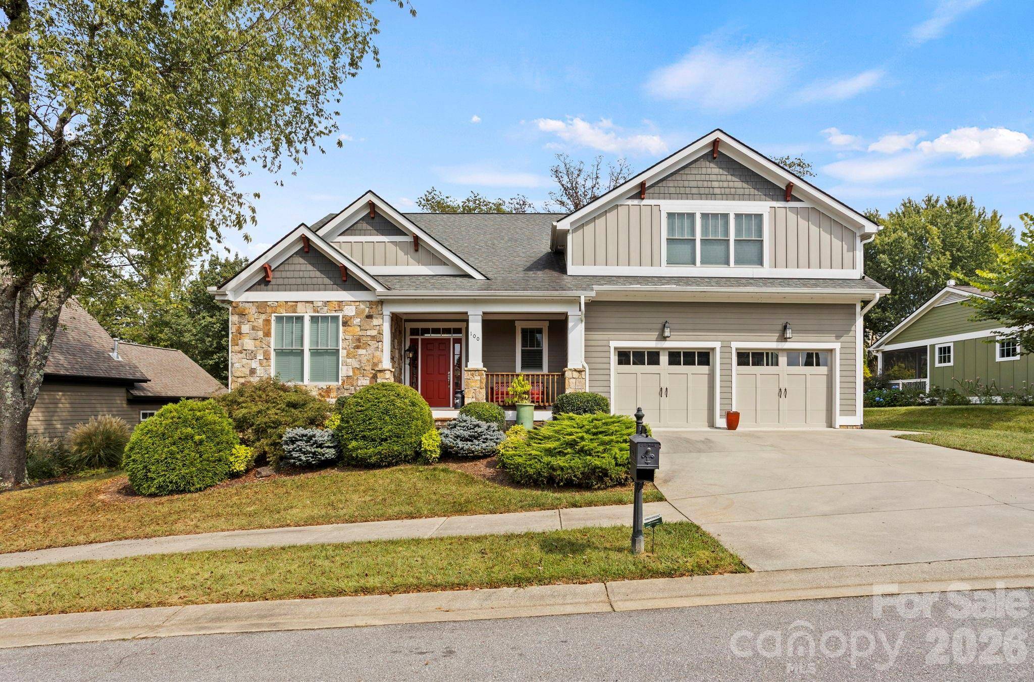 100 Barnrock DR, Mills River, NC 28759