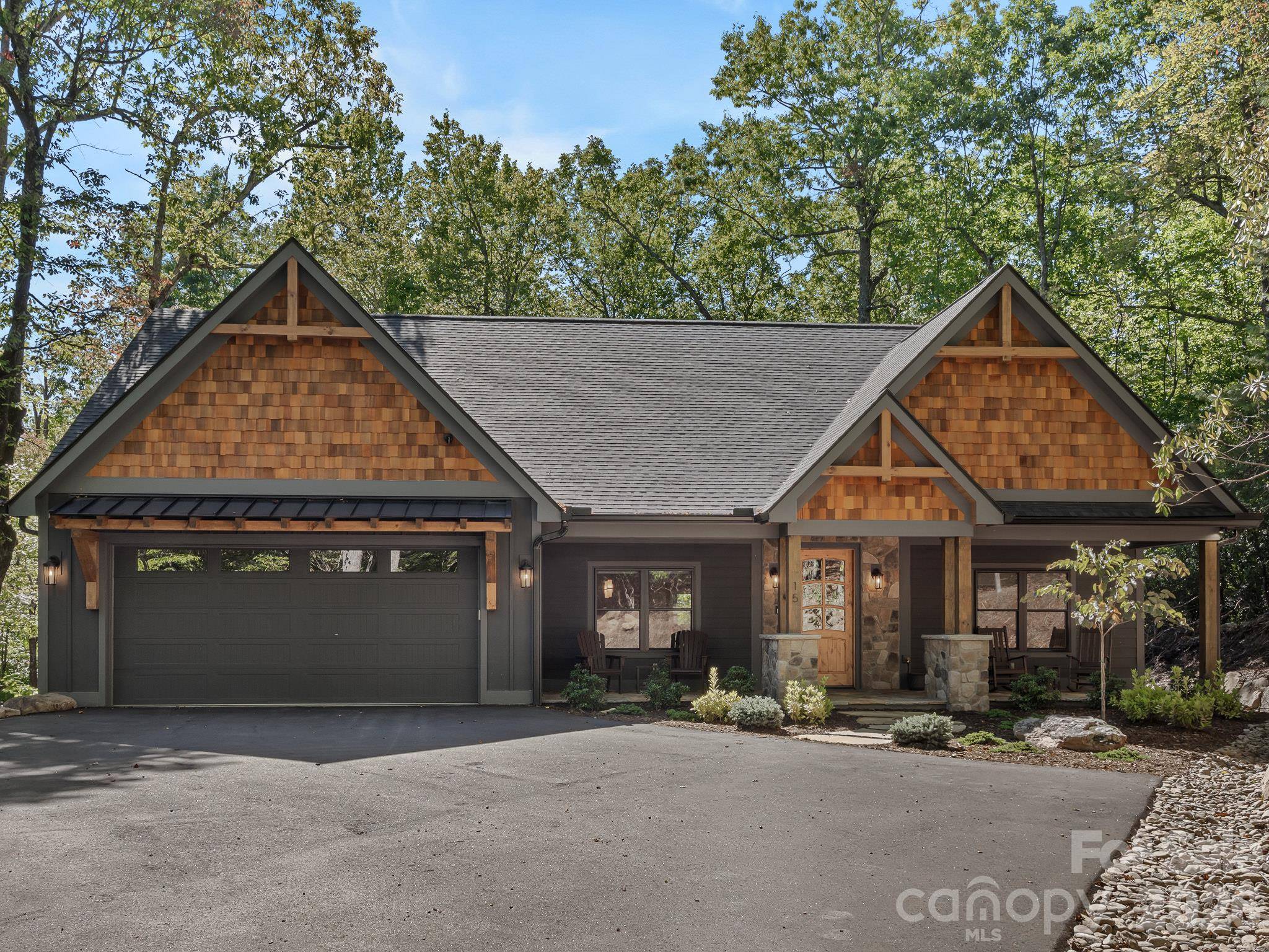 15 W Moytoy LN, Brevard, NC 28712