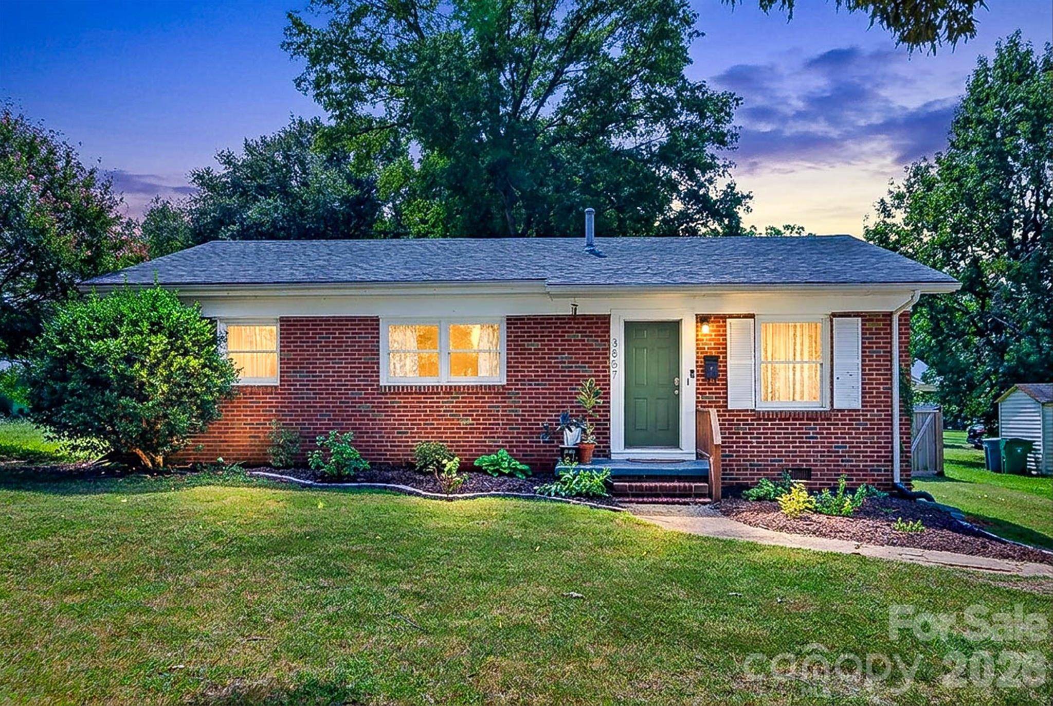 3857 Whitehall DR, Charlotte, NC 28208