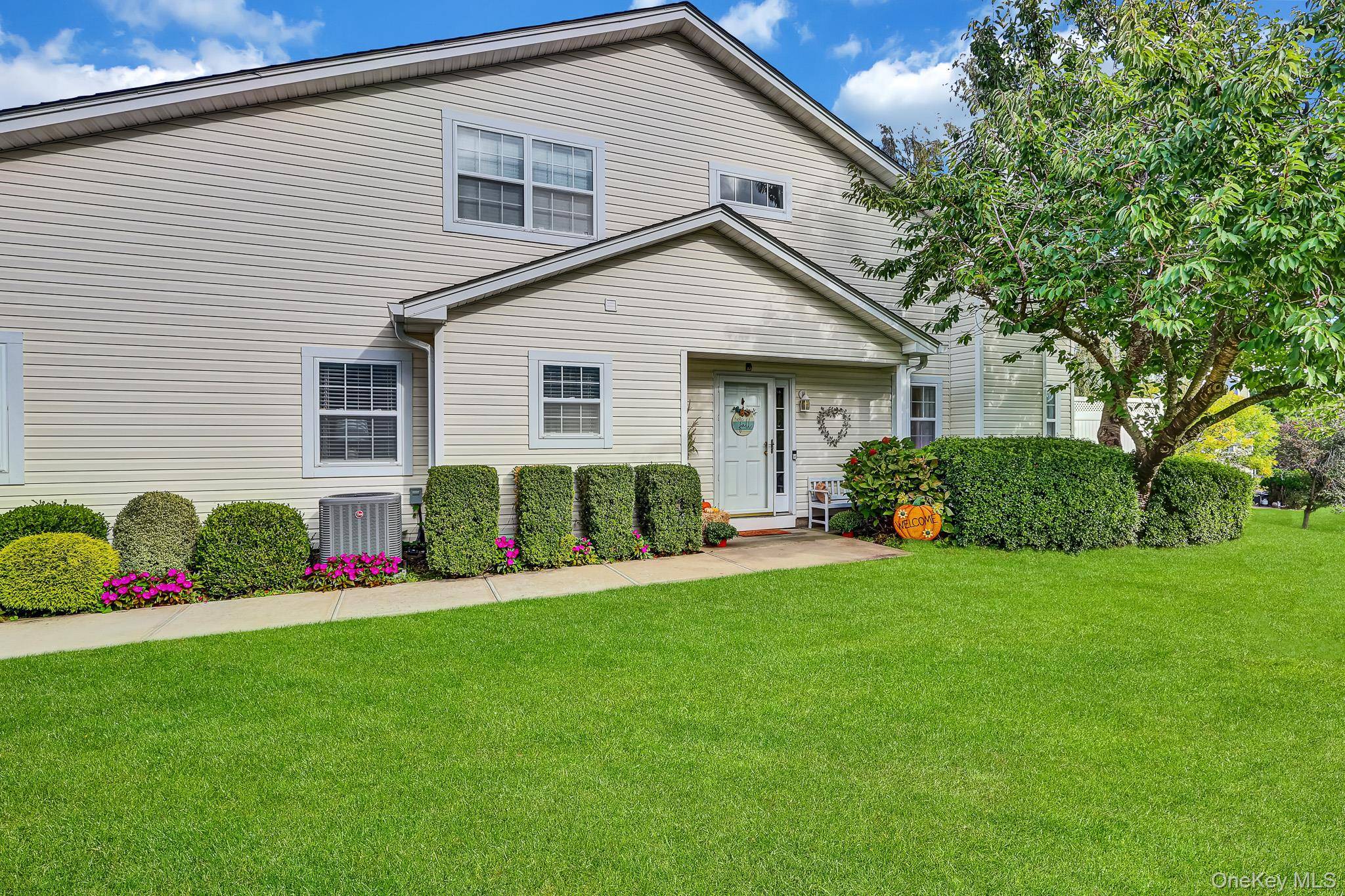 224 Erik DR, East Setauket, NY 11733