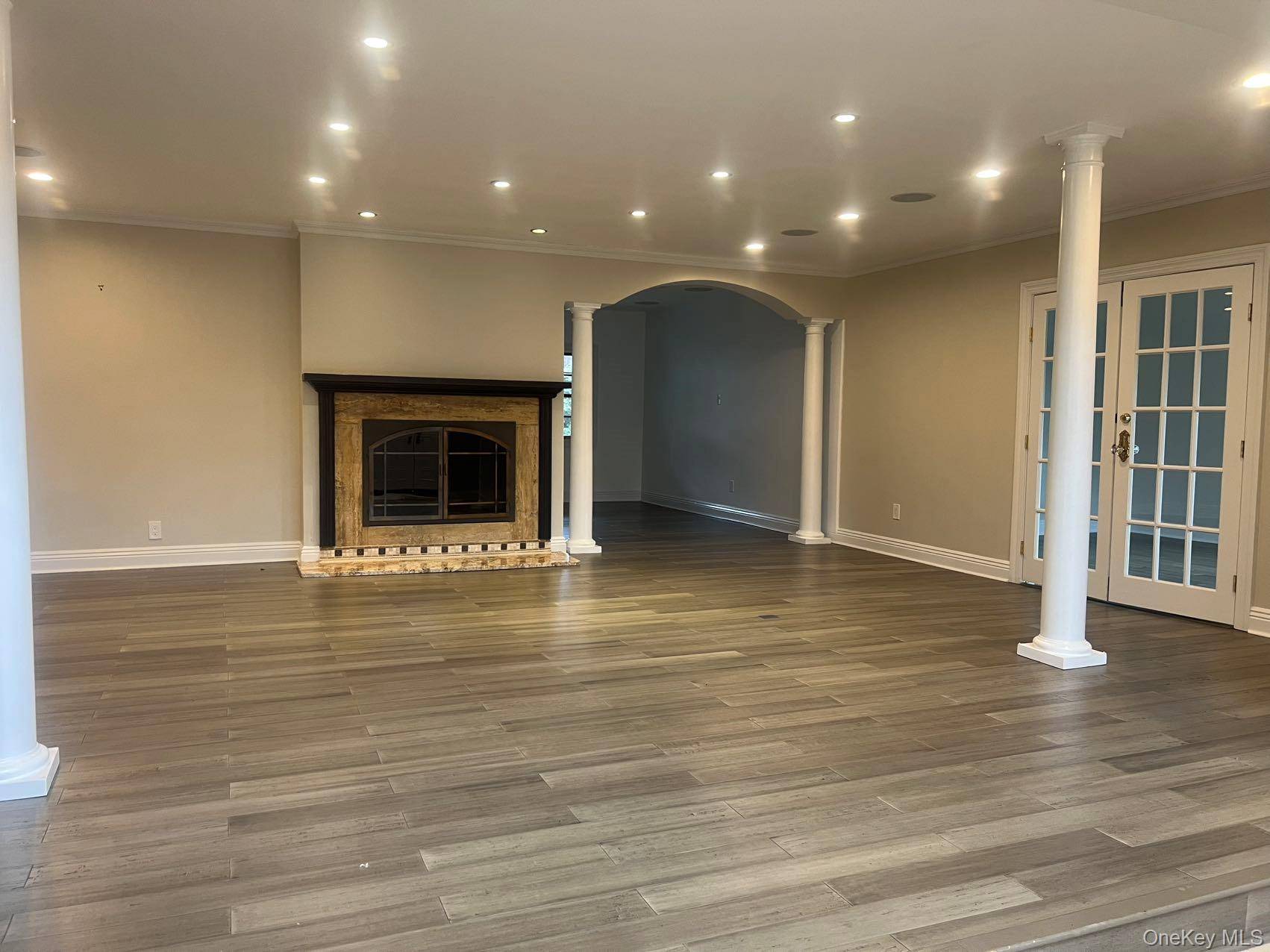 12 The Intervale, Roslyn, NY 11576