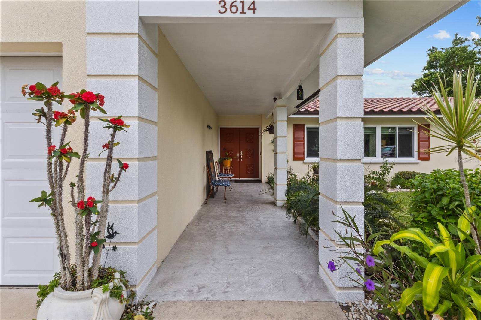 3614 PEMBROOK DR, Sarasota, FL 34239