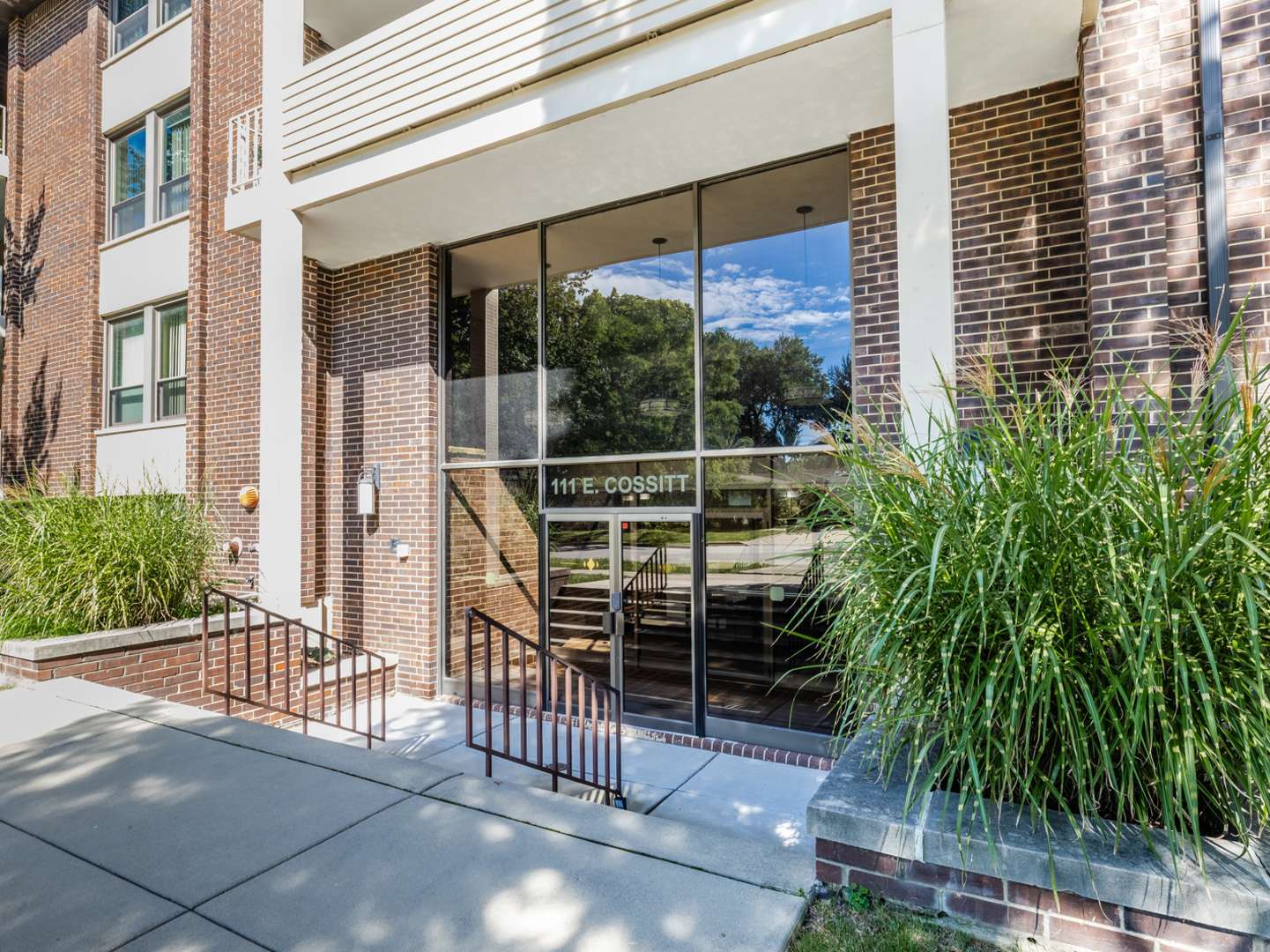 111 E Cossitt AVE #206, La Grange, IL 60525