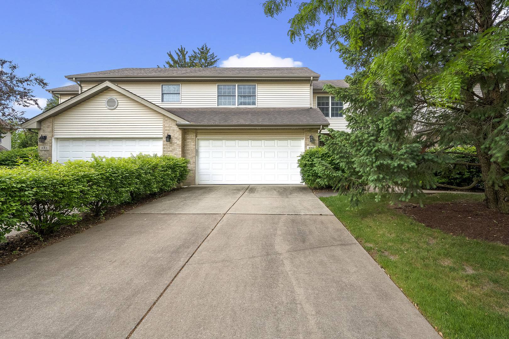 1015 Claremont DR #1015, Downers Grove, IL 60516