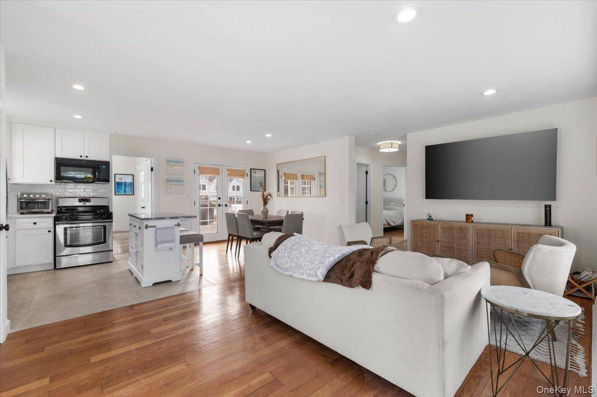 7 Whiting Road, East Quogue, NY 11942