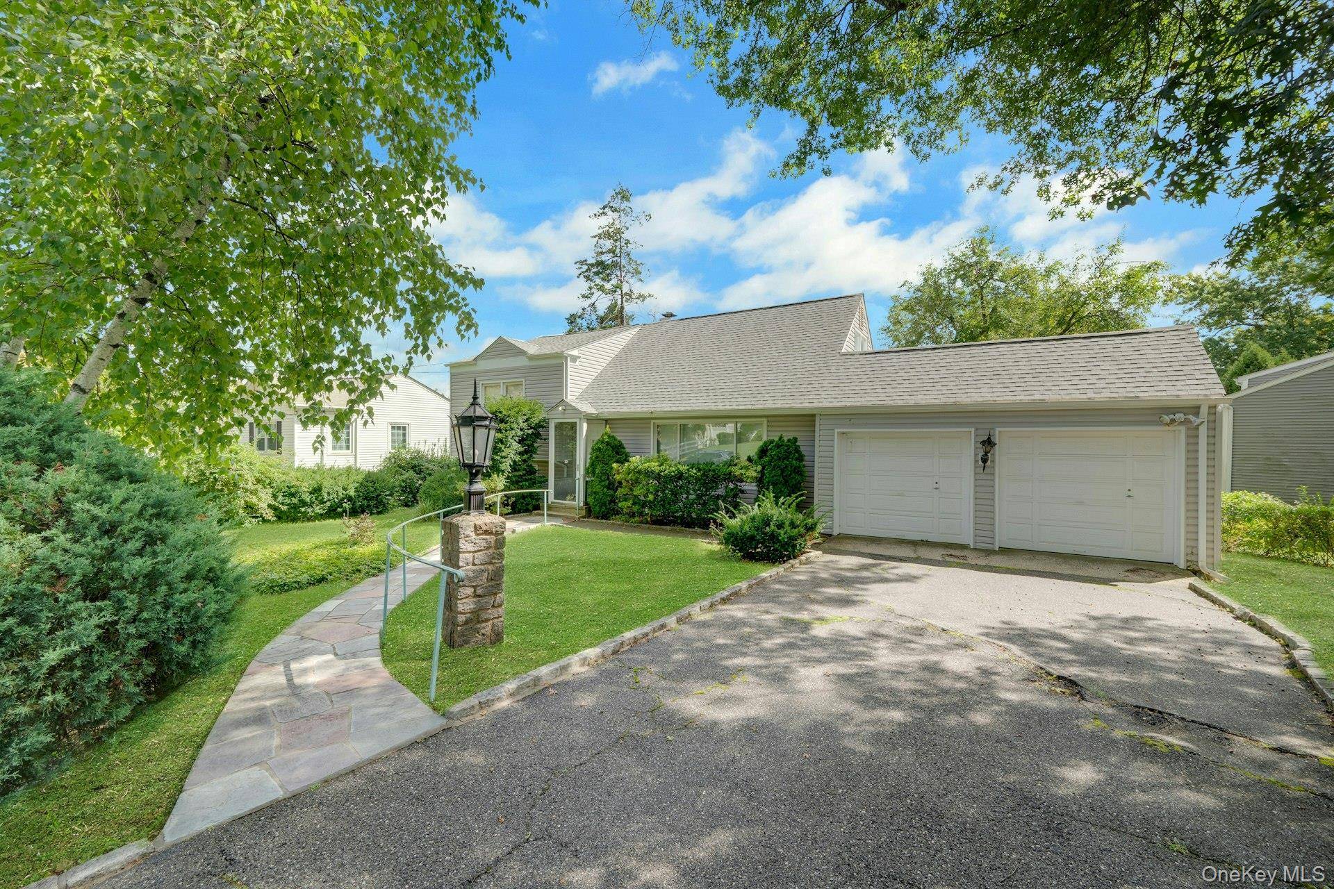 22 Somerset DR, Yonkers, NY 10710
