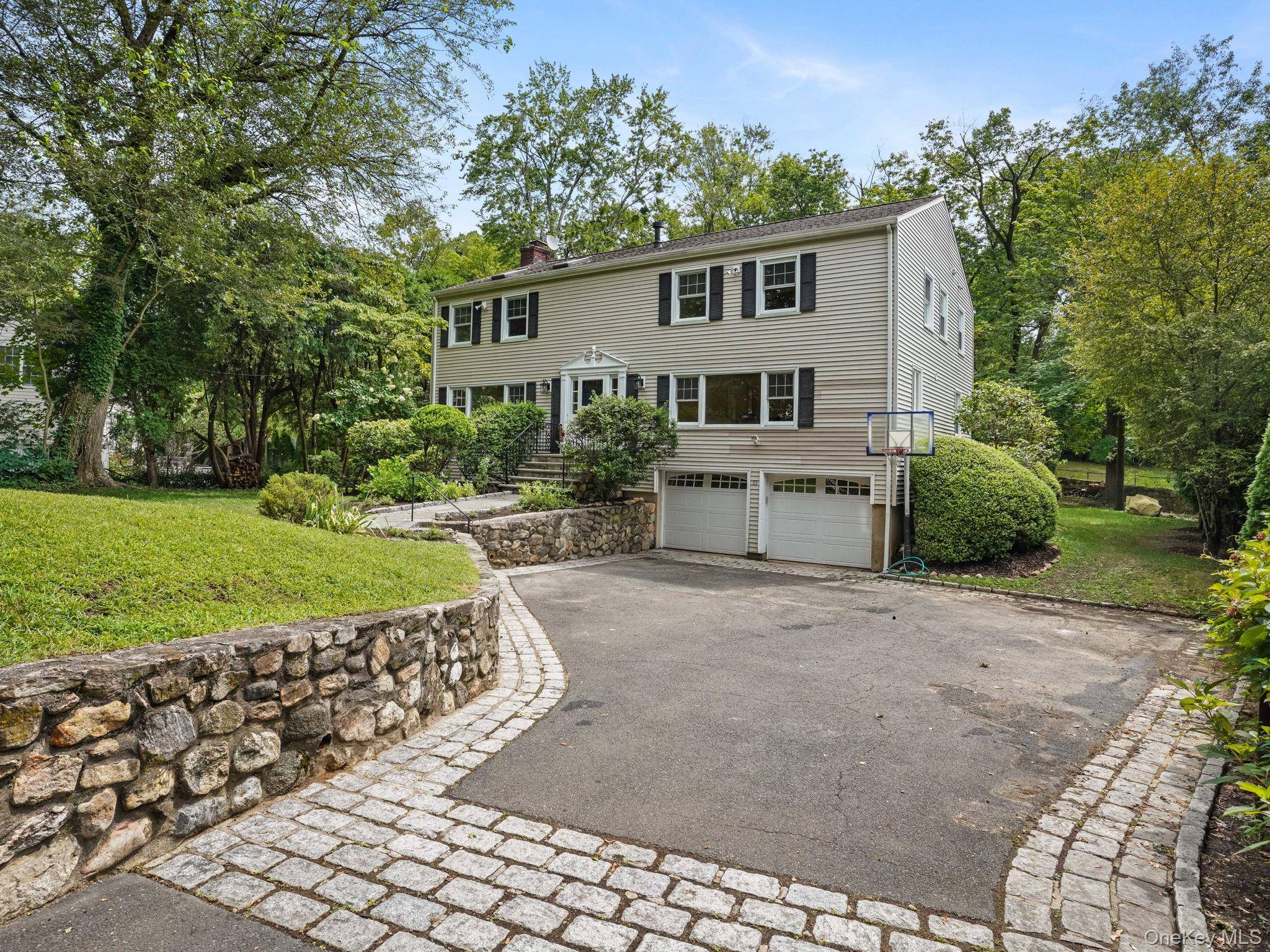 65 Lockwood LN, Greenwich, CT 06878
