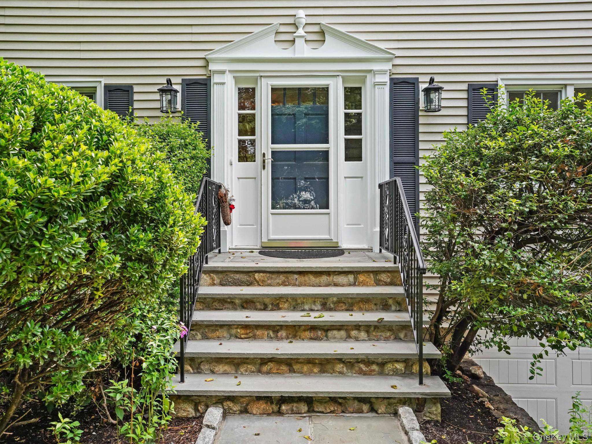 65 Lockwood LN, Greenwich, CT 06878