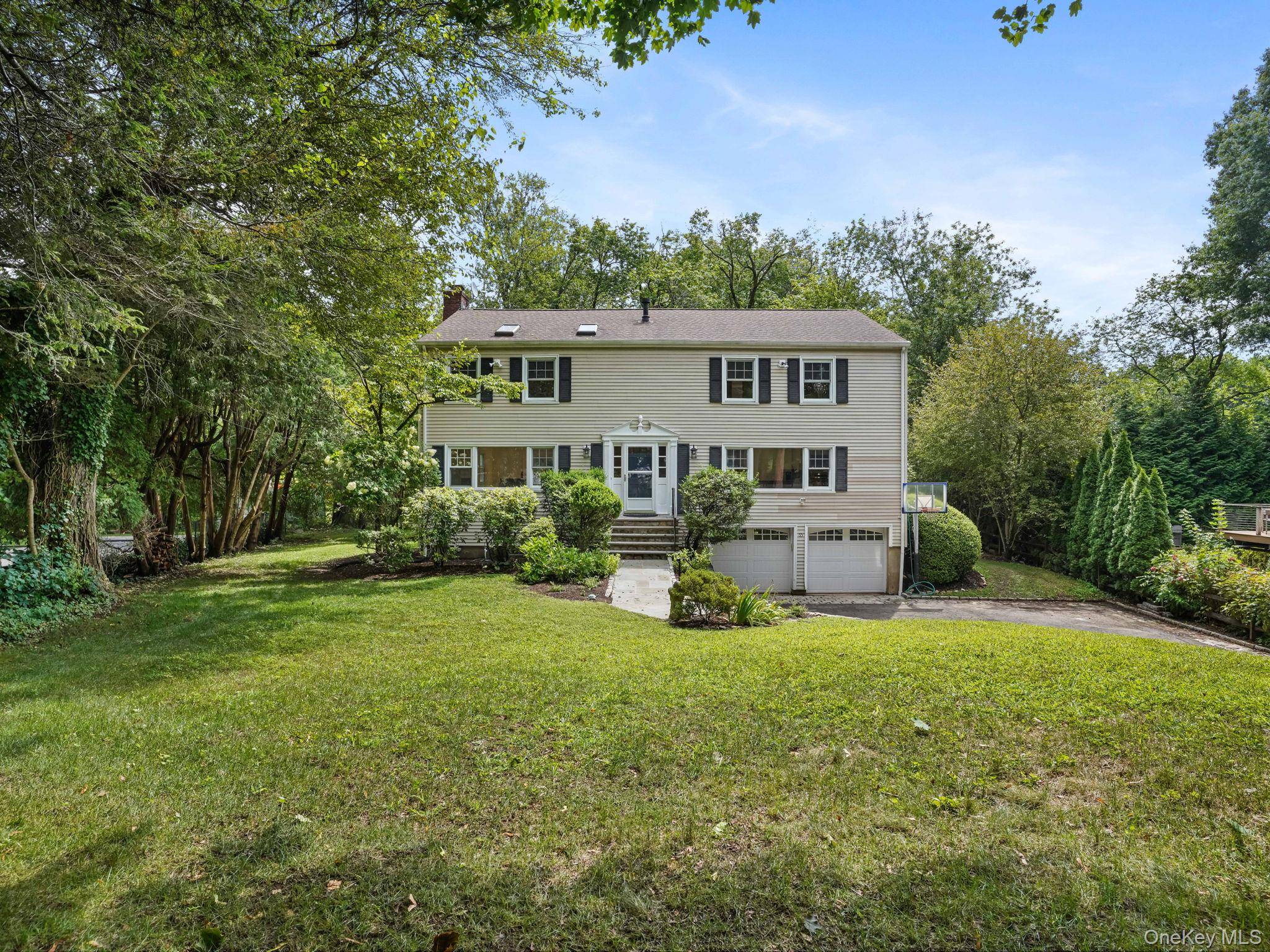 65 Lockwood LN, Greenwich, CT 06878