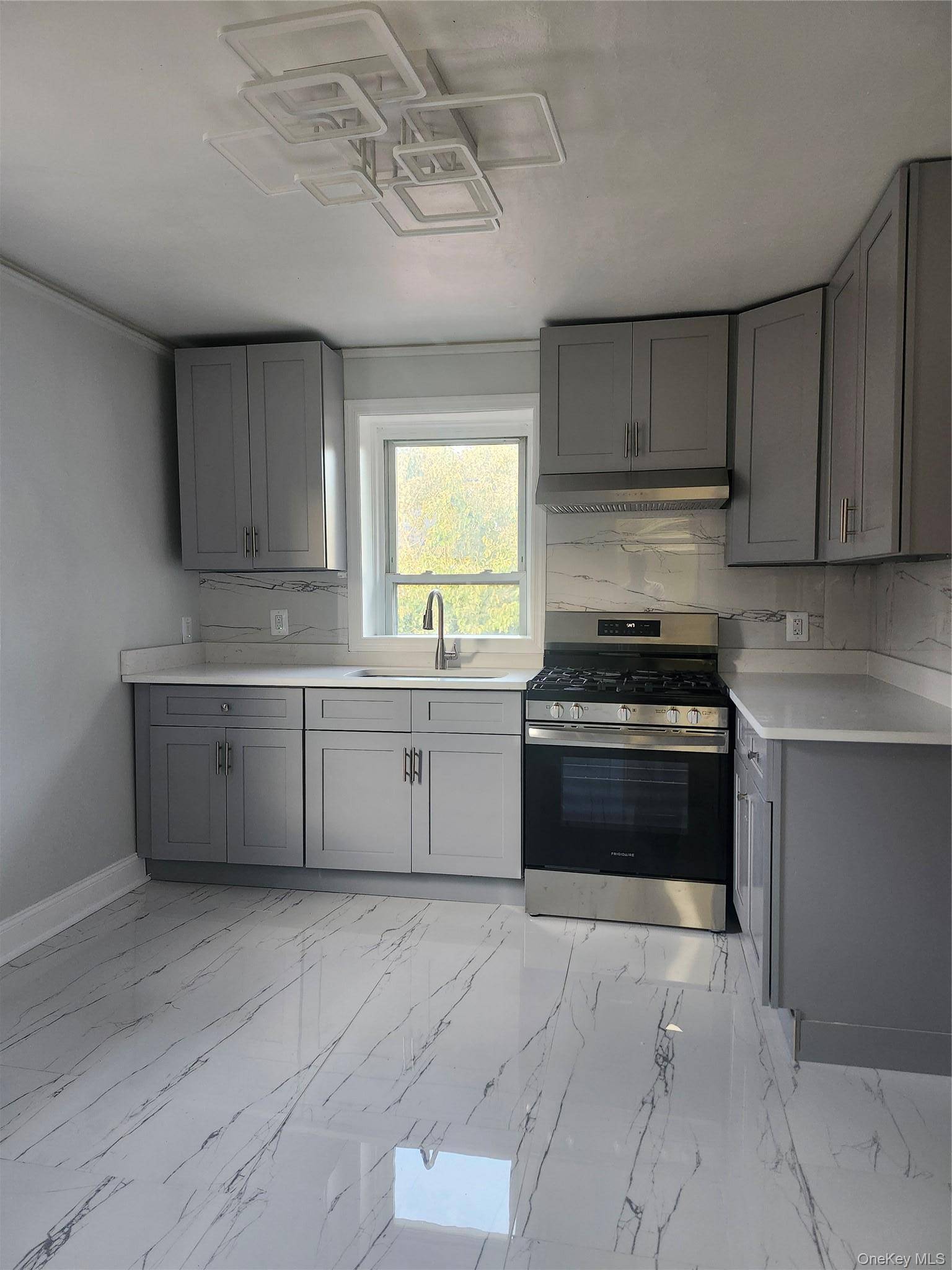 647 S 6th AVE #2, Mount Vernon, NY 10550