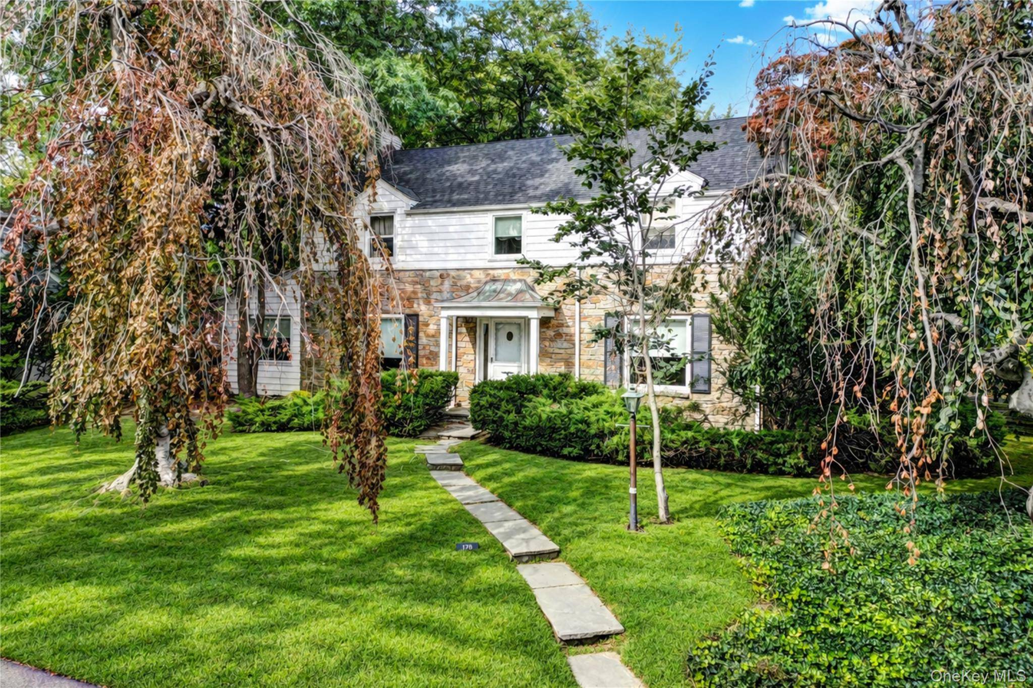 178 Schenck CIR, Hewlett Harbor, NY 11557