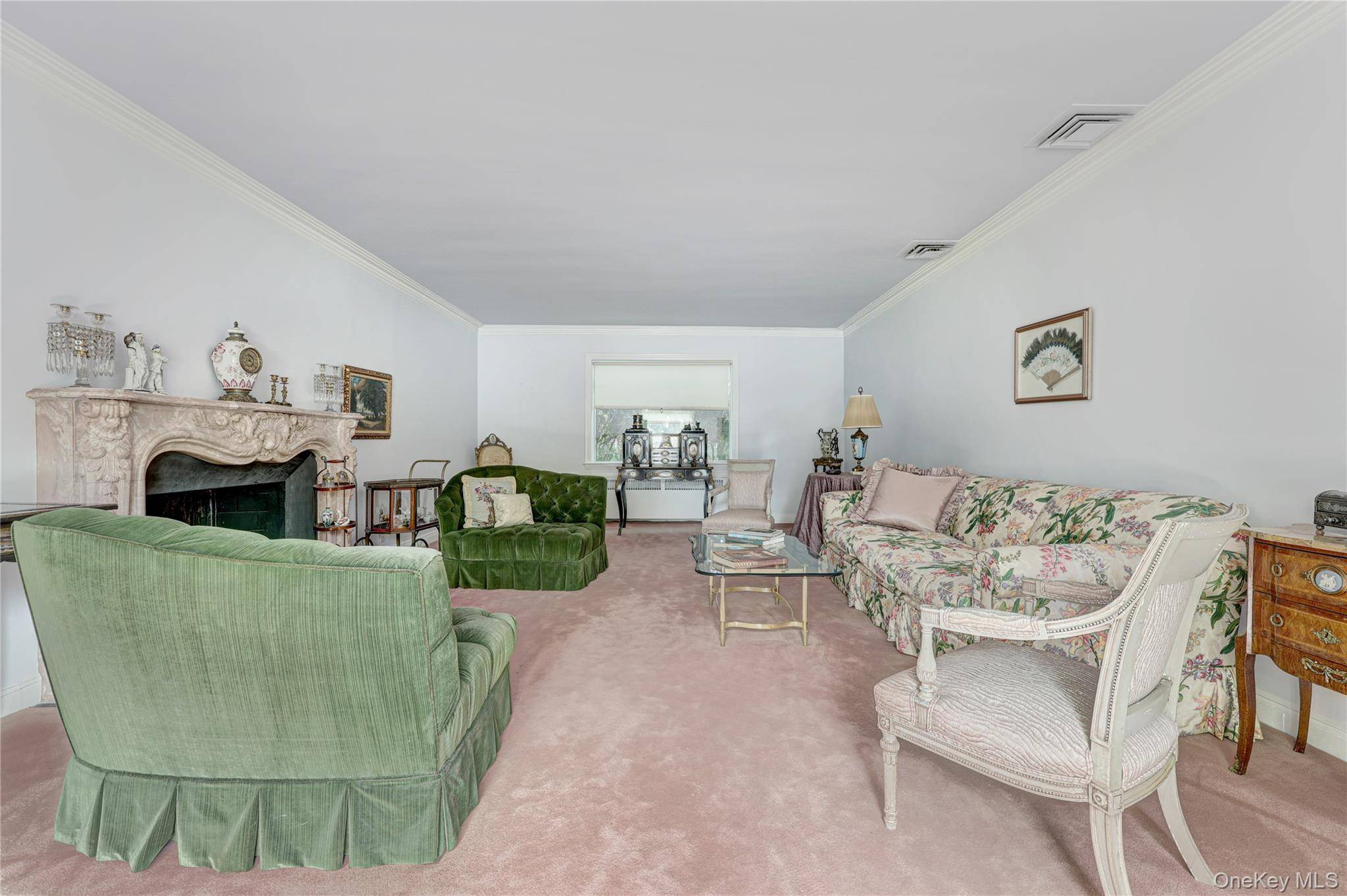 178 Schenck CIR, Hewlett Harbor, NY 11557