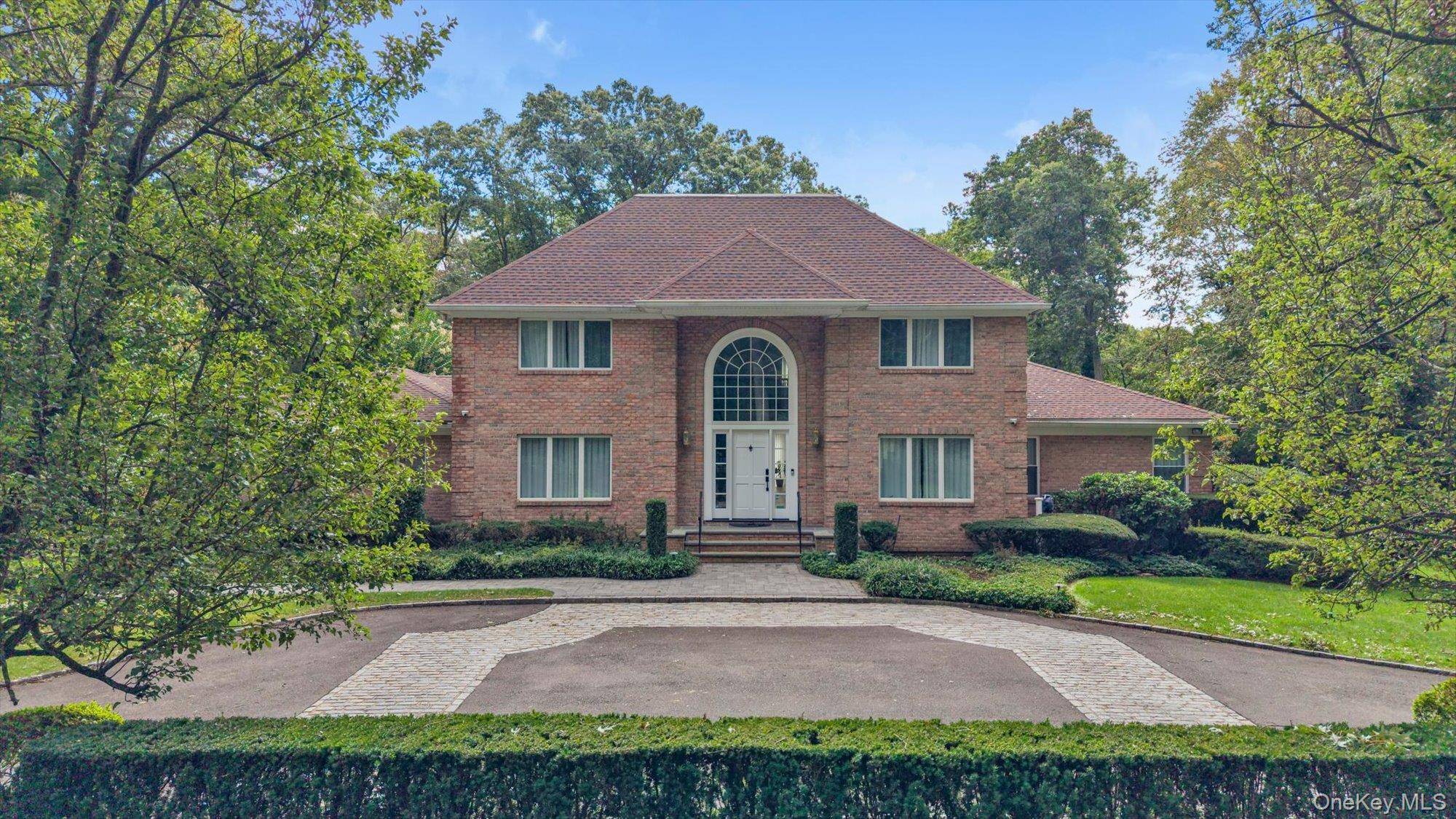75 Belvedere DR, Syosset, NY 11791