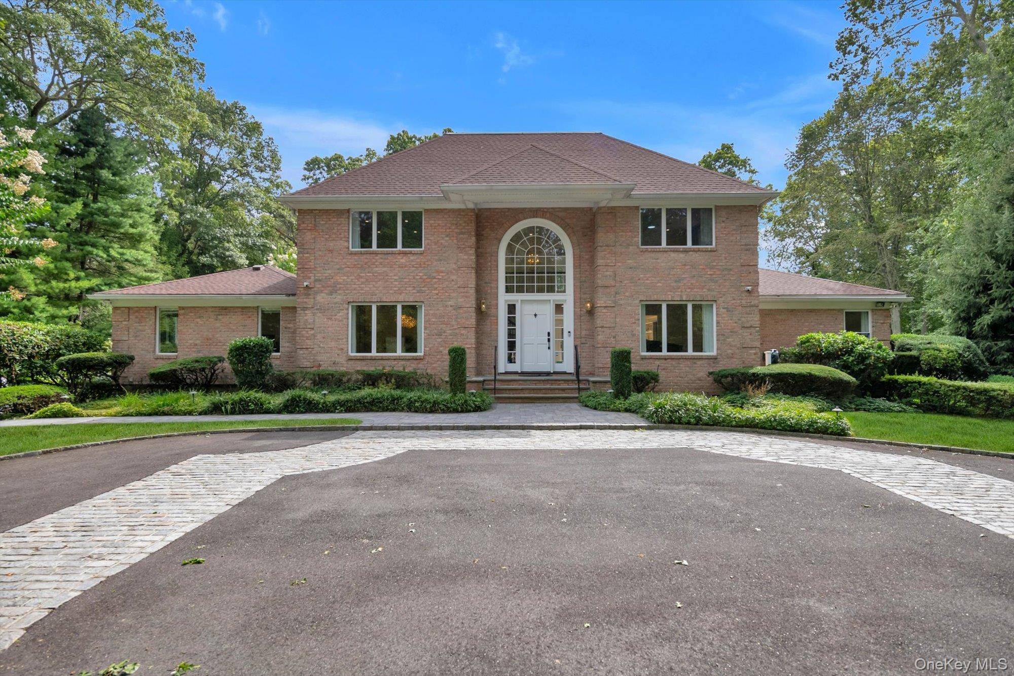 75 Belvedere DR, Syosset, NY 11791