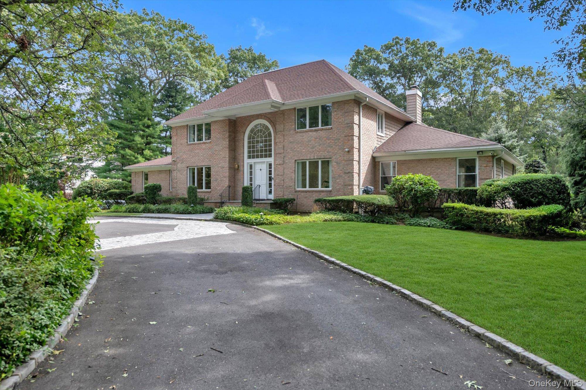 75 Belvedere DR, Syosset, NY 11791