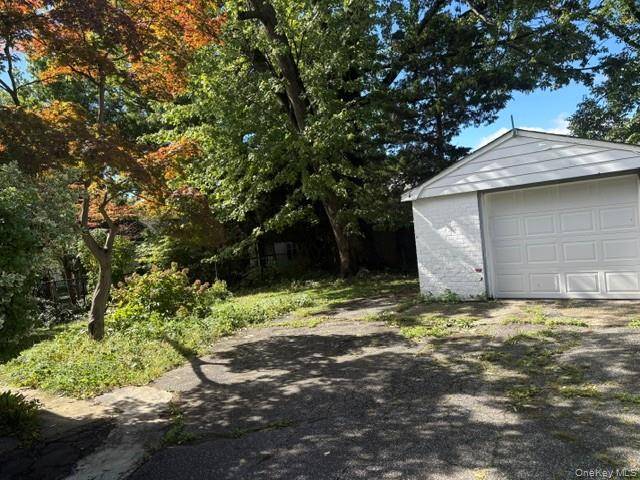 12 West End AVE, Great Neck, NY 11023