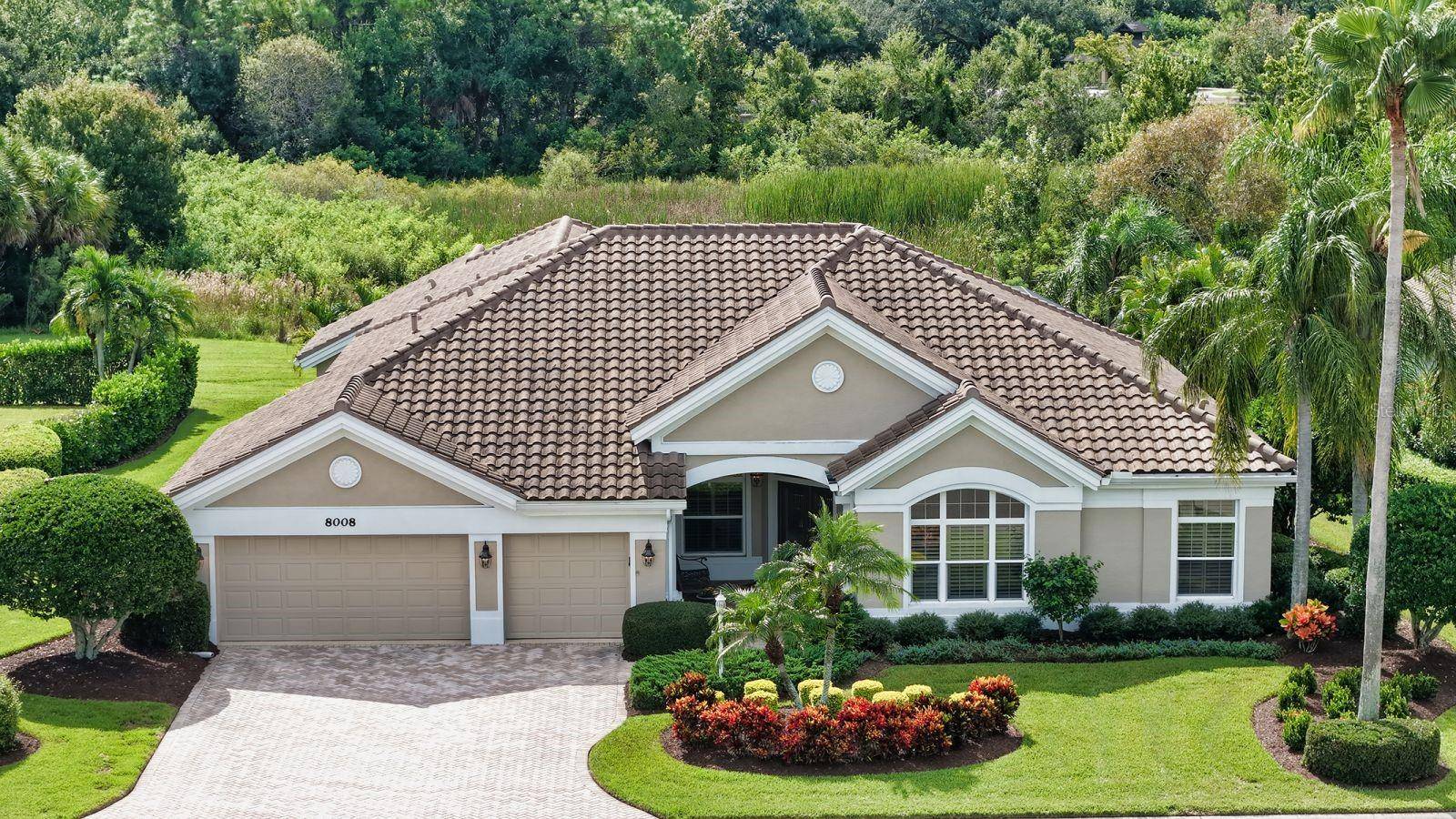 8008 ROYAL BIRKDALE CIR, Lakewood Ranch, FL 34202