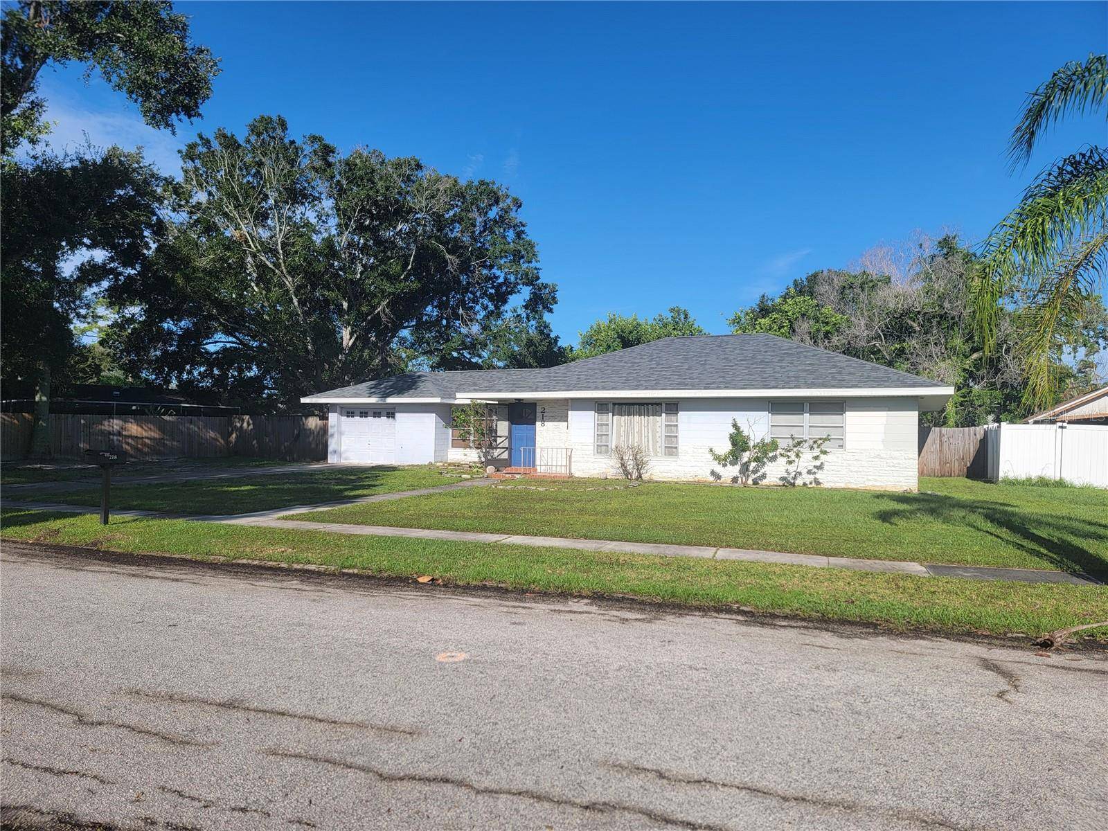 218 CRESCENT CT E, Bradenton, FL 34208