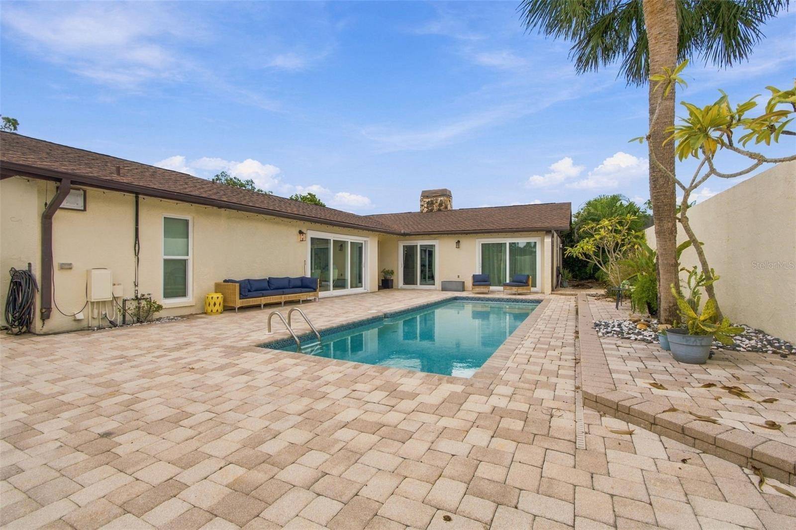 5041 PALOMA DR, Tampa, FL 33624