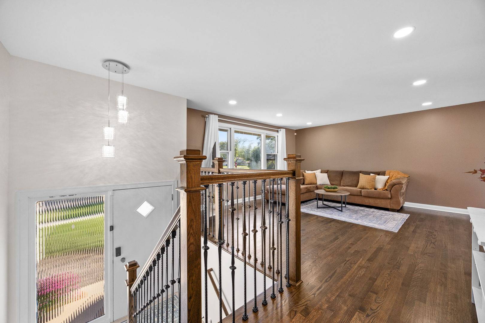 1138 Timber LN, Darien, IL 60561