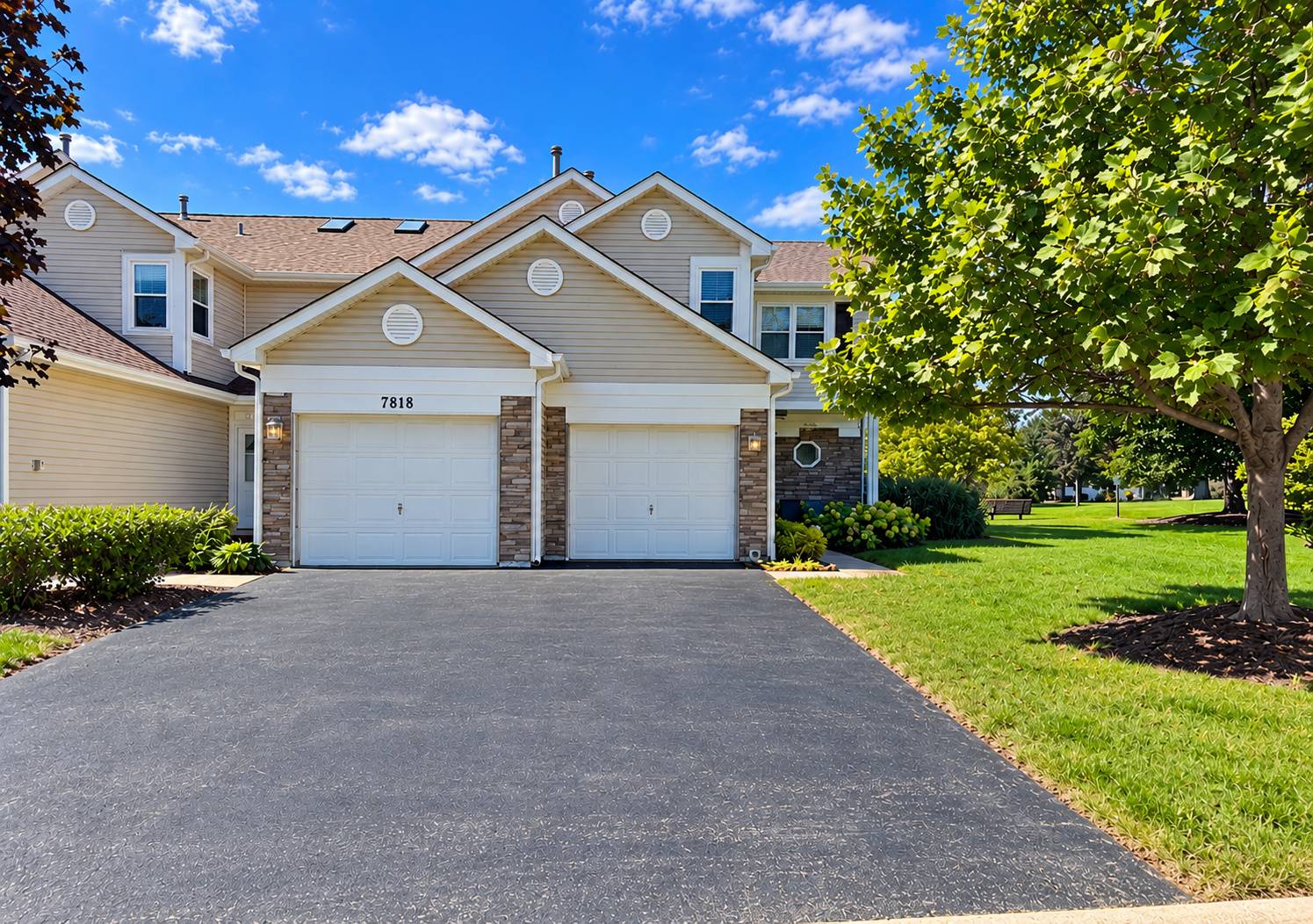 7818 Darien Lake DR, Darien, IL 60561