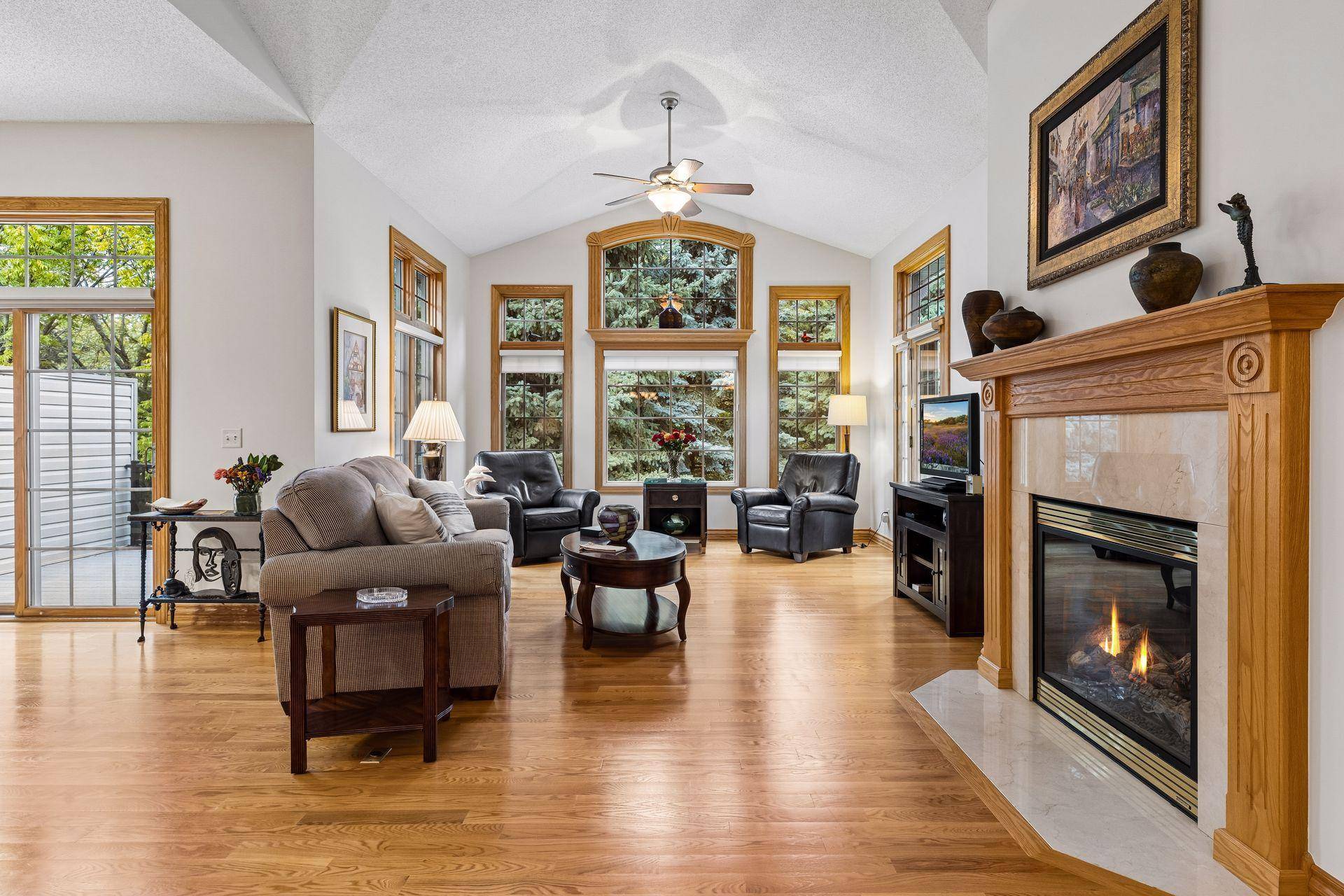10162 Chestnut CIR N, Brooklyn Park, MN 55443