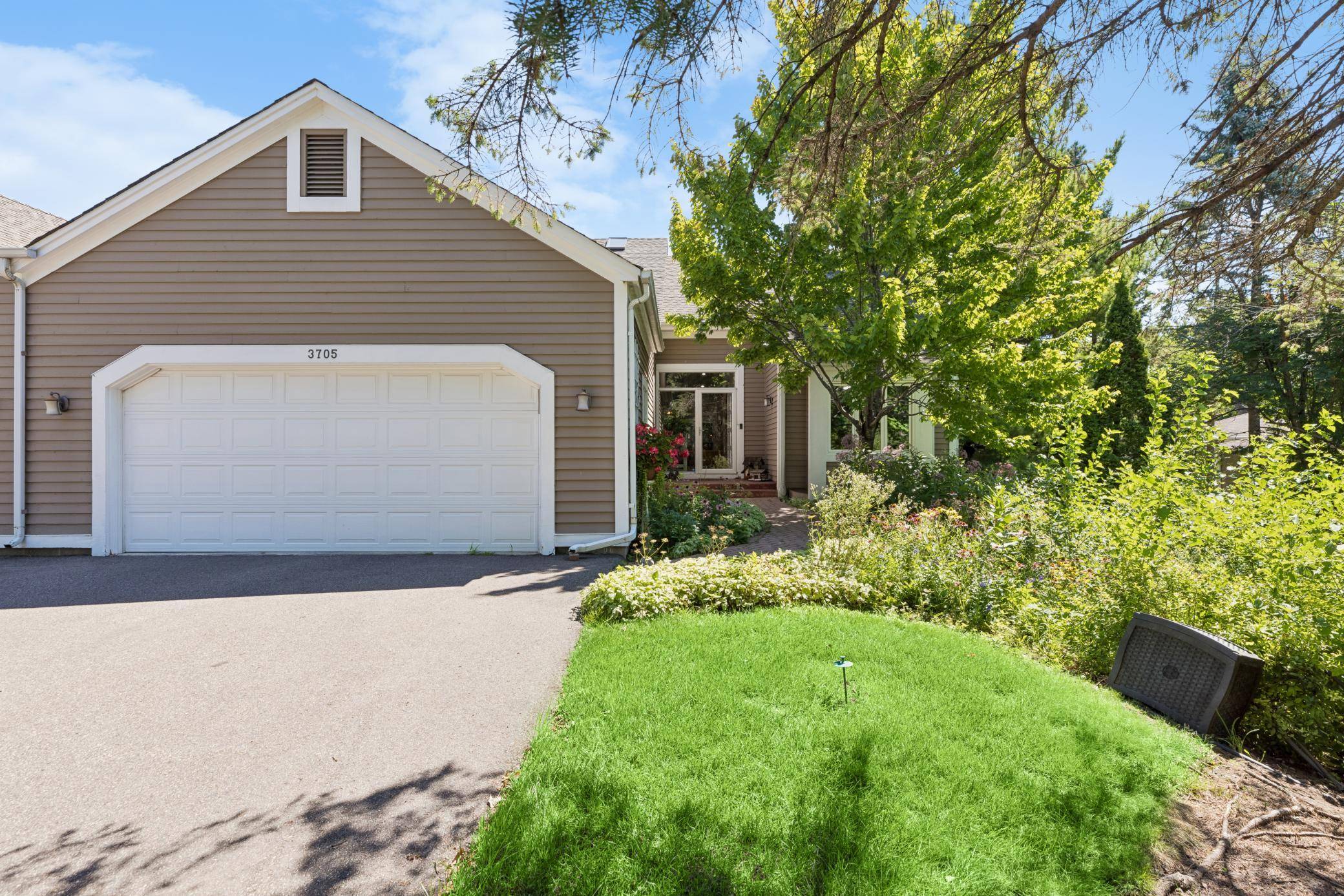 3705 Oakton RDG, Hopkins, MN 55305