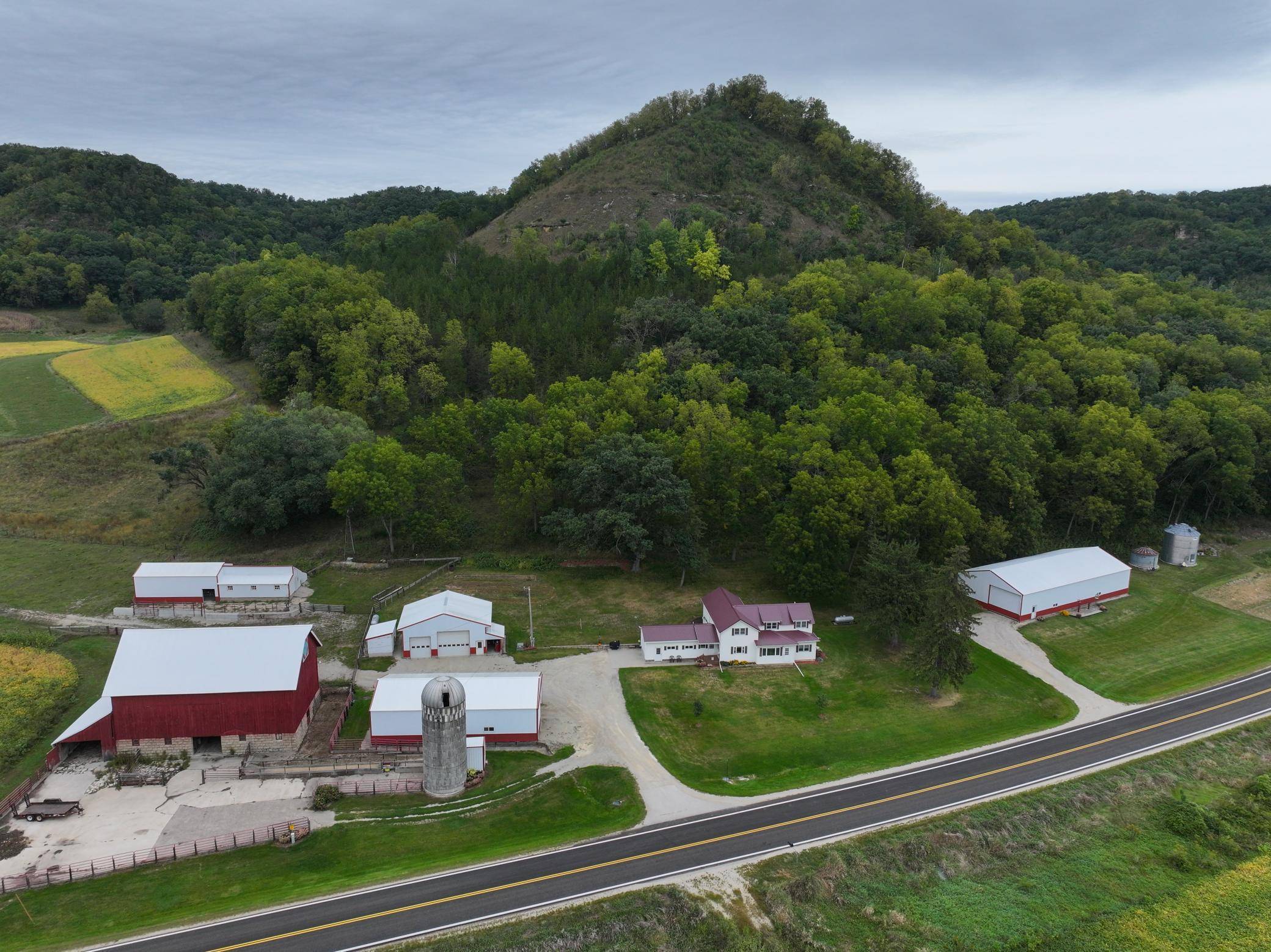 9516 County 4, Houston, MN 55943