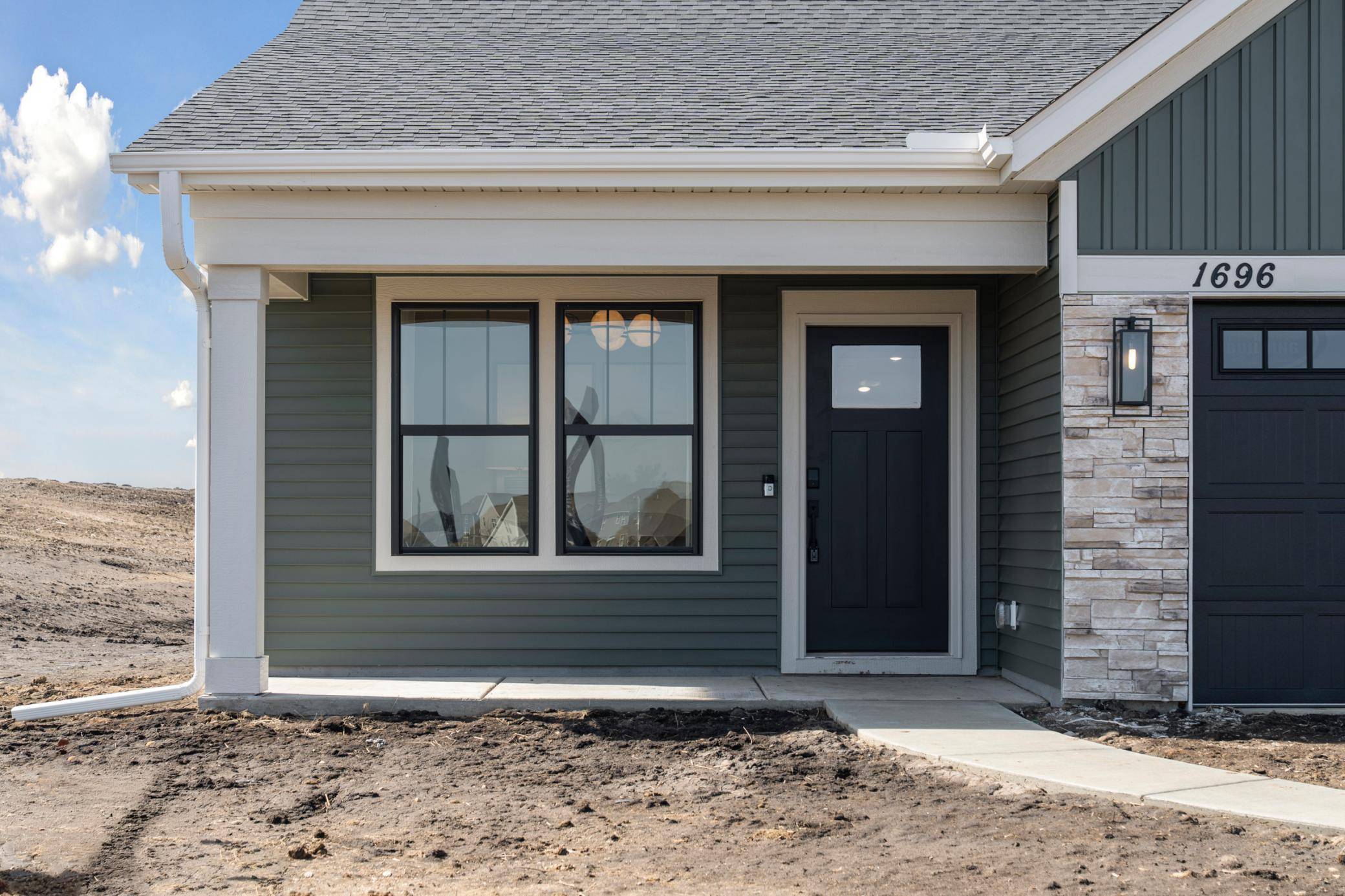 8828 63rd ST S, Cottage Grove, MN 55016