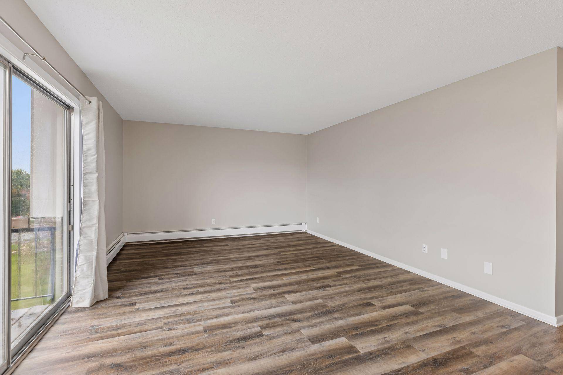 2800 Hillsboro AVE N #307, New Hope, MN 55427