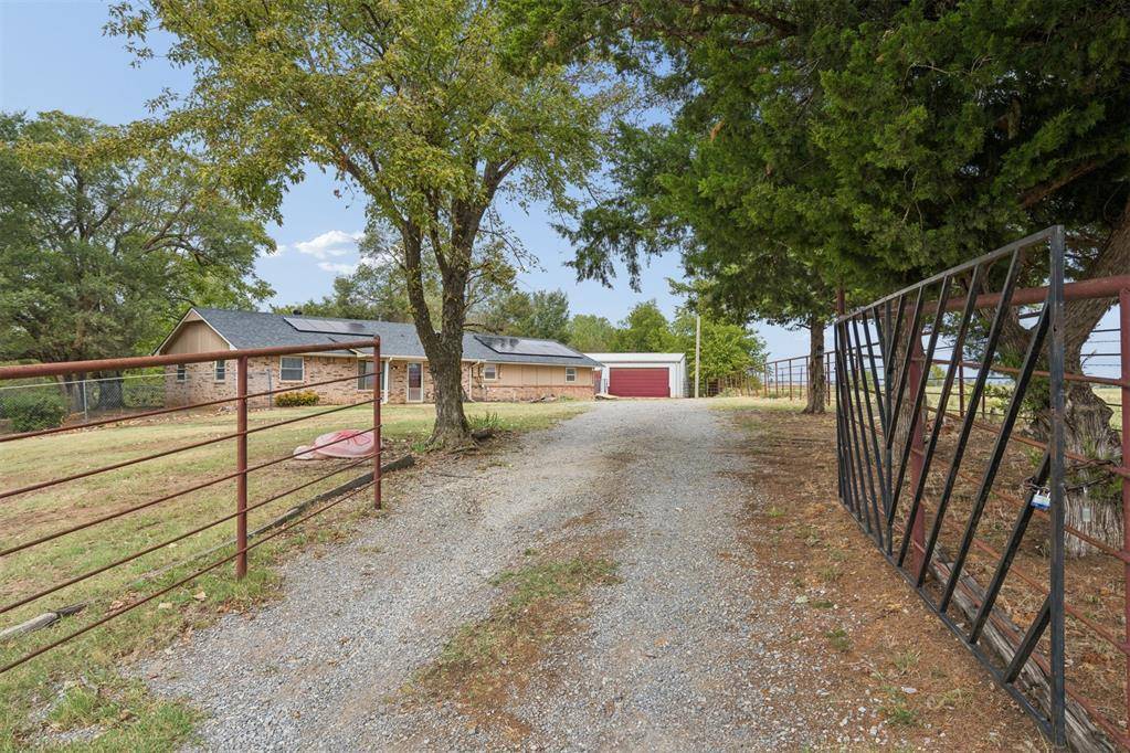 1658 County Road 1220, Tuttle, OK 73089