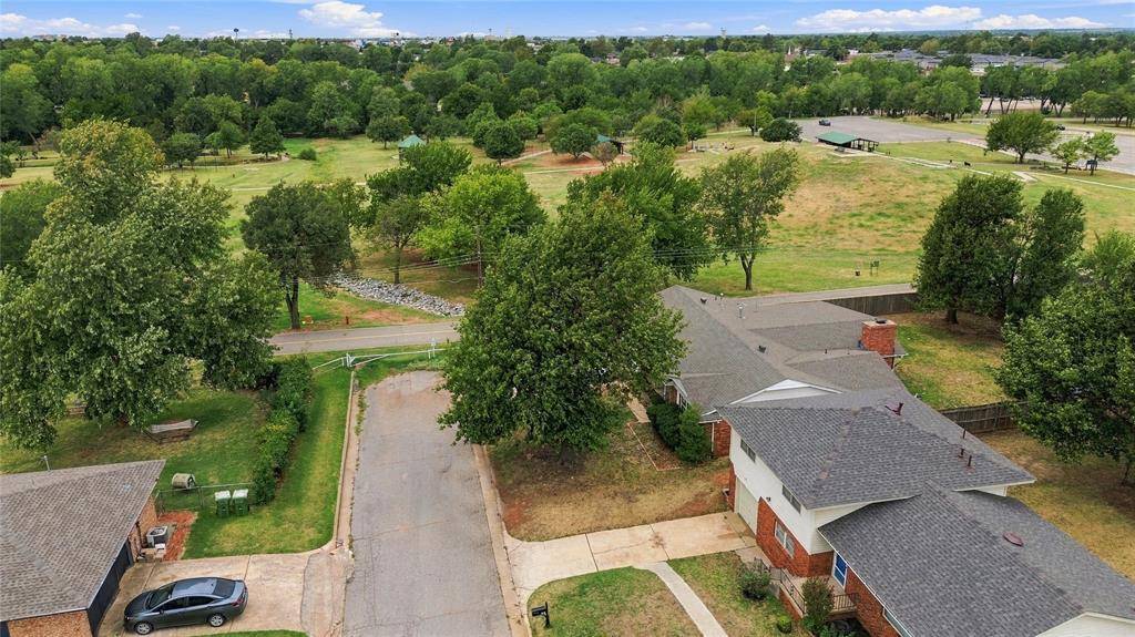305 Sherri LN, Yukon, OK 73099